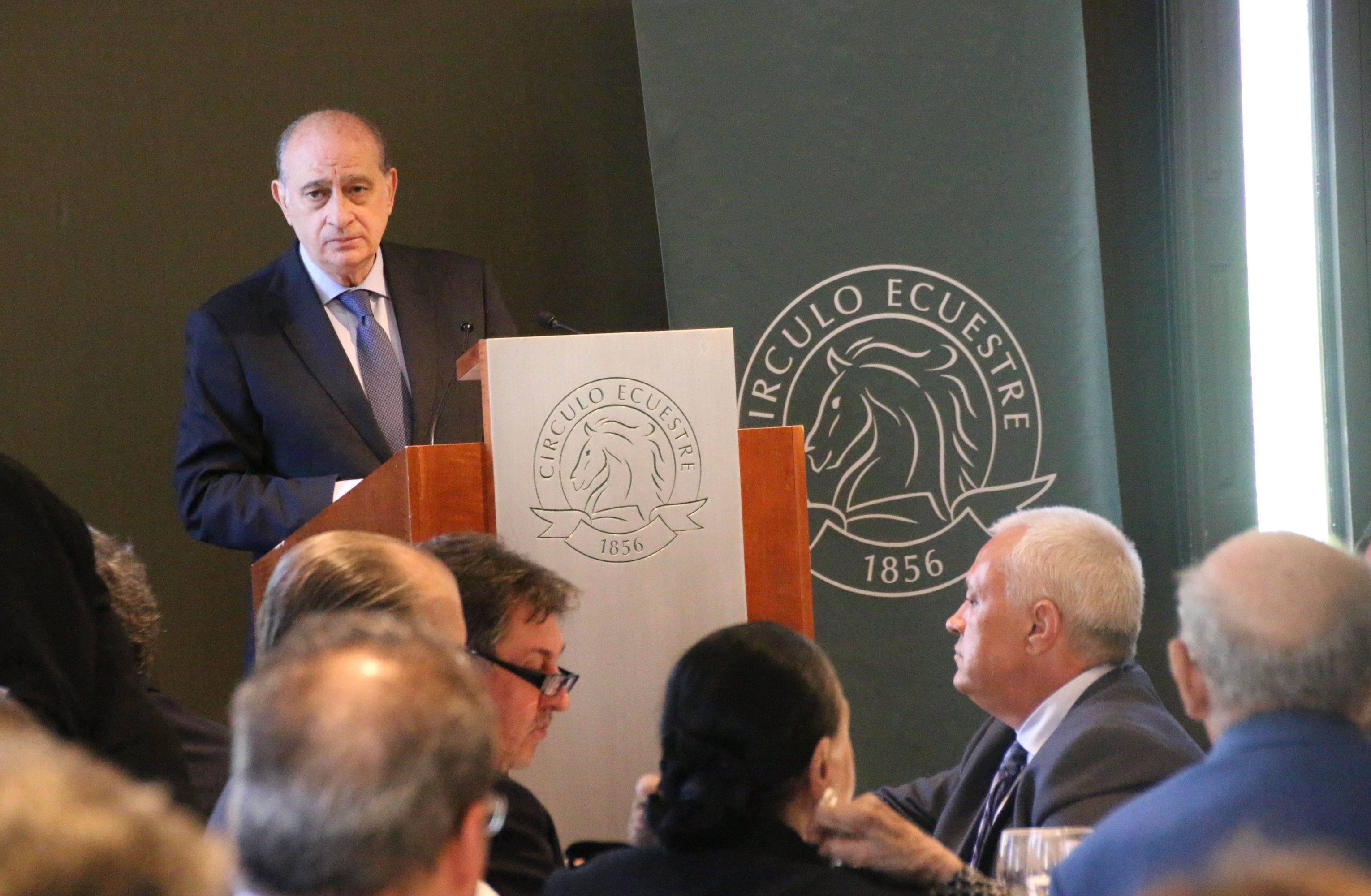 Fernández apunta contra CDC pels pressupostos, la CUP i Gràcia