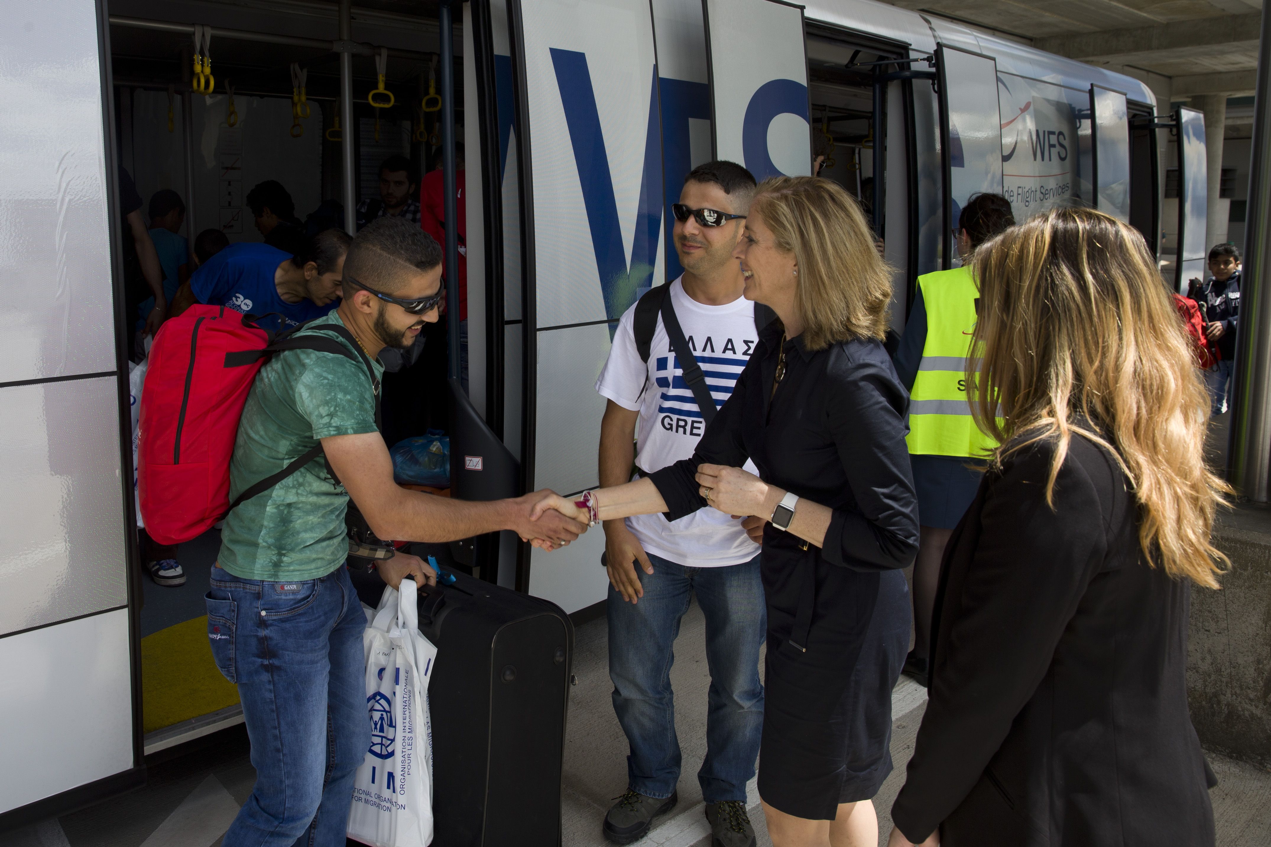 Arriben 45 refugiats més, entre ells un nadó d'un mes