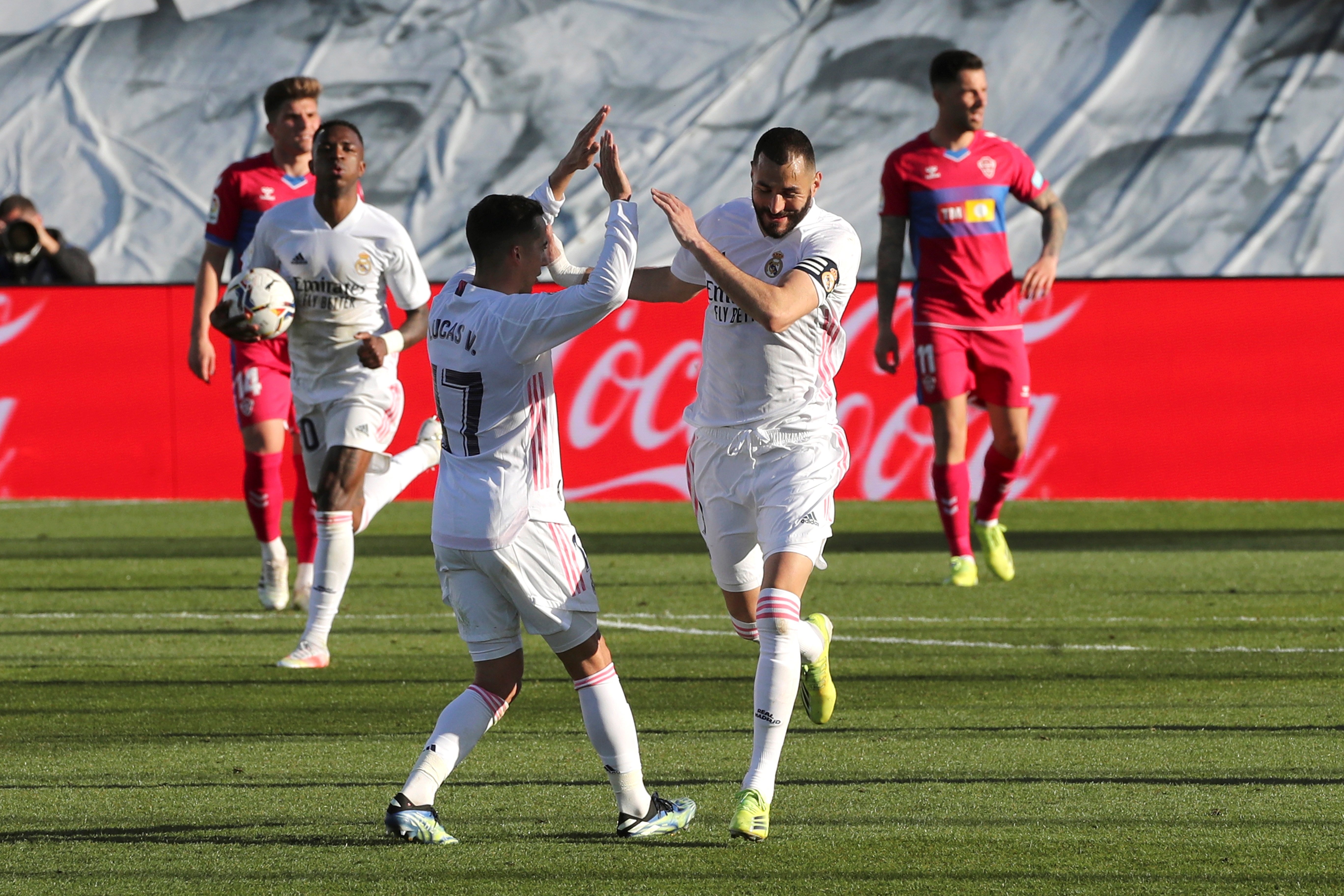 Benzema rescata un trist Reial Madrid davant d'un Elx atrevit (2-1)