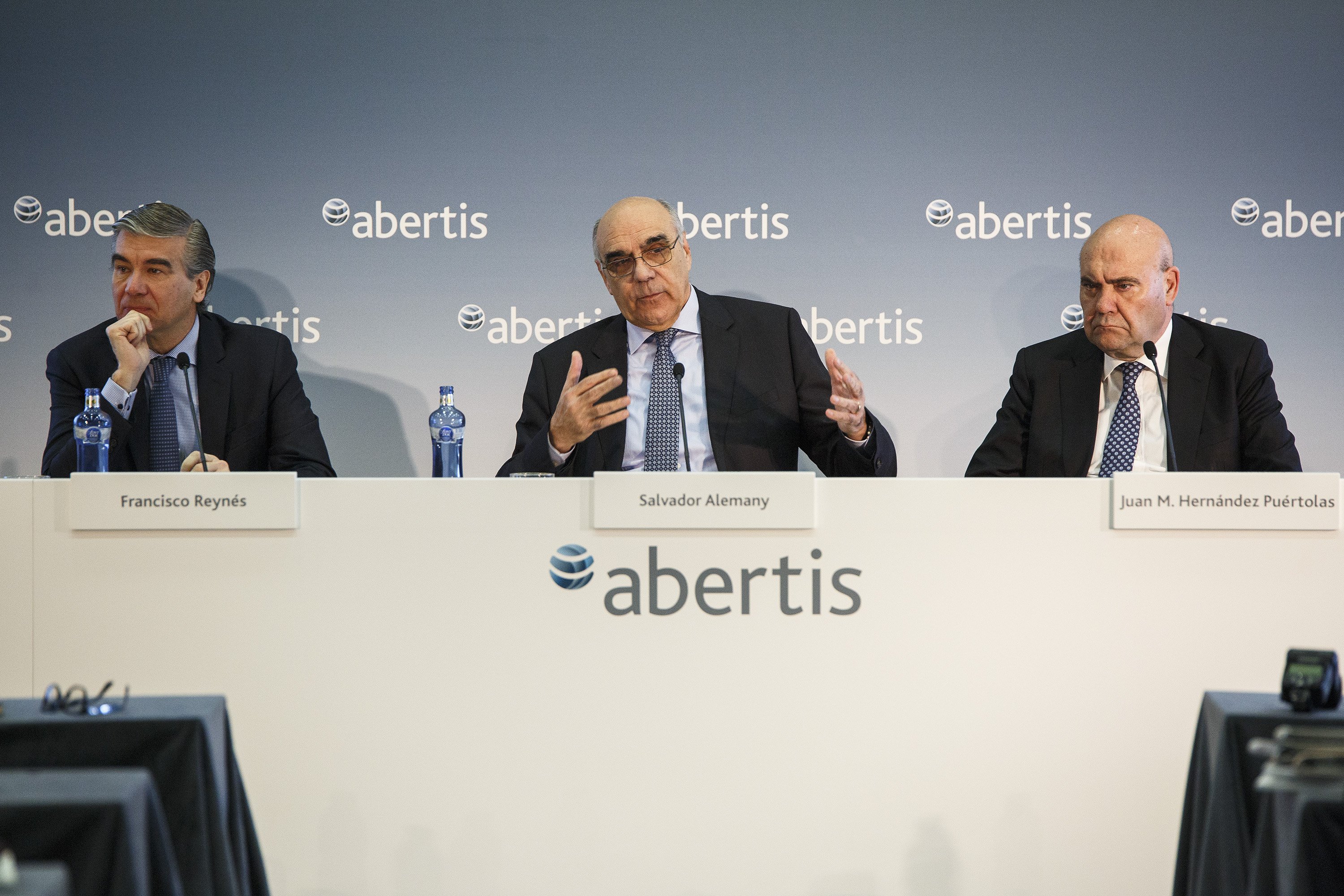 Abertis gana 130 millones a la espera de Atlantia