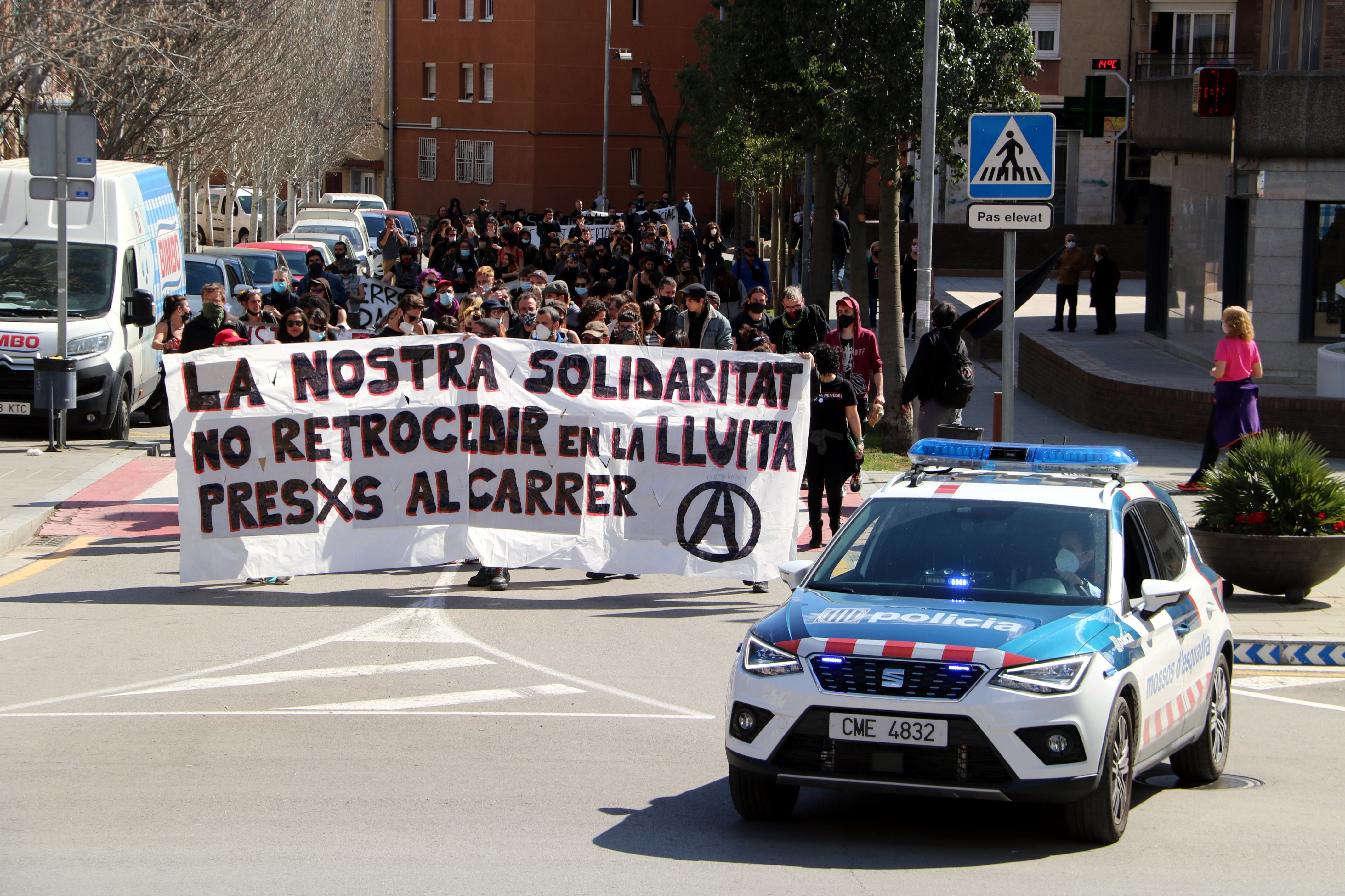 Marxa de 300 persones a Brians per exigir l'alliberament dels vuit anarquistes