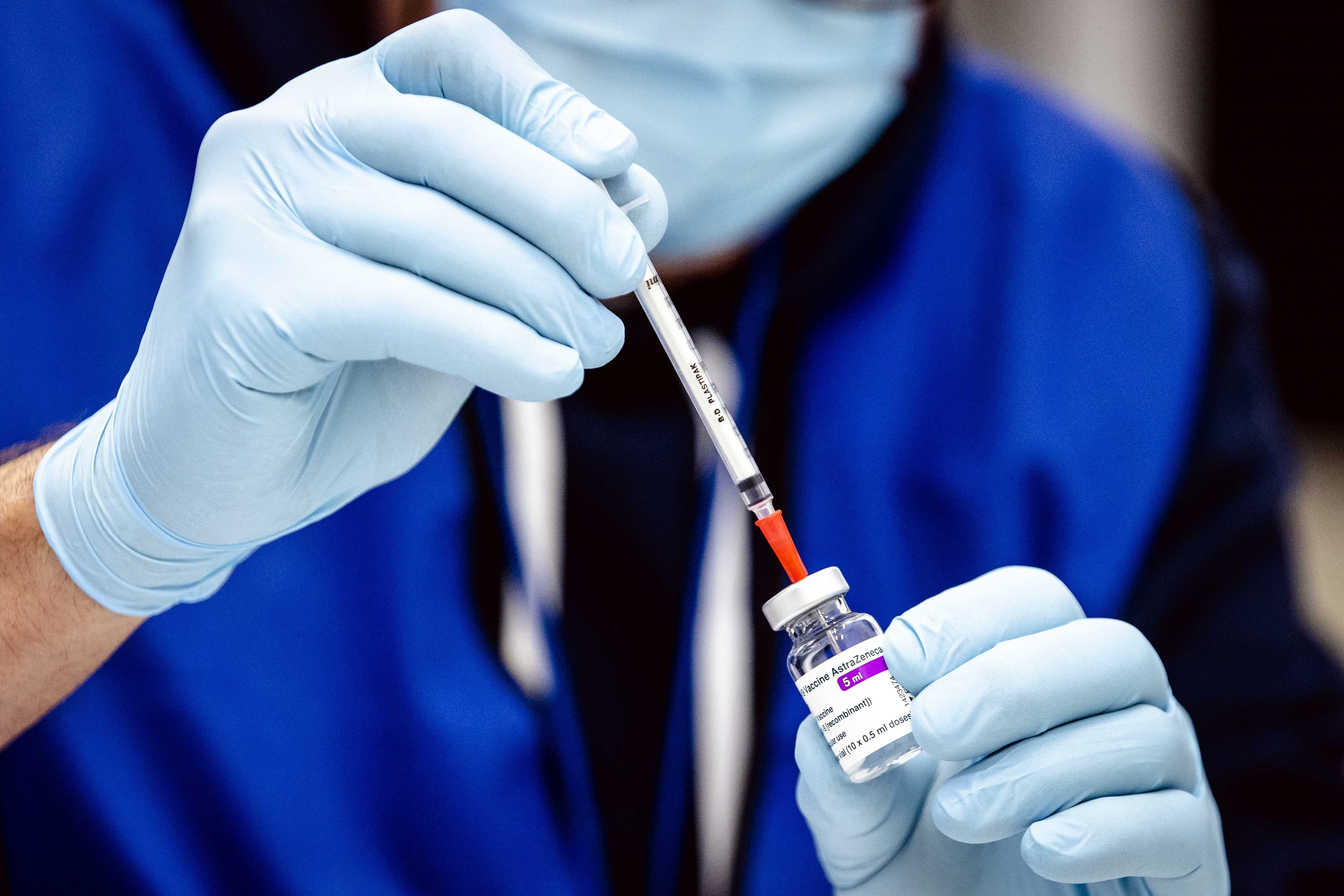 Francia e Italia se unen a Alemania y suspenden la vacunación con AstraZeneca