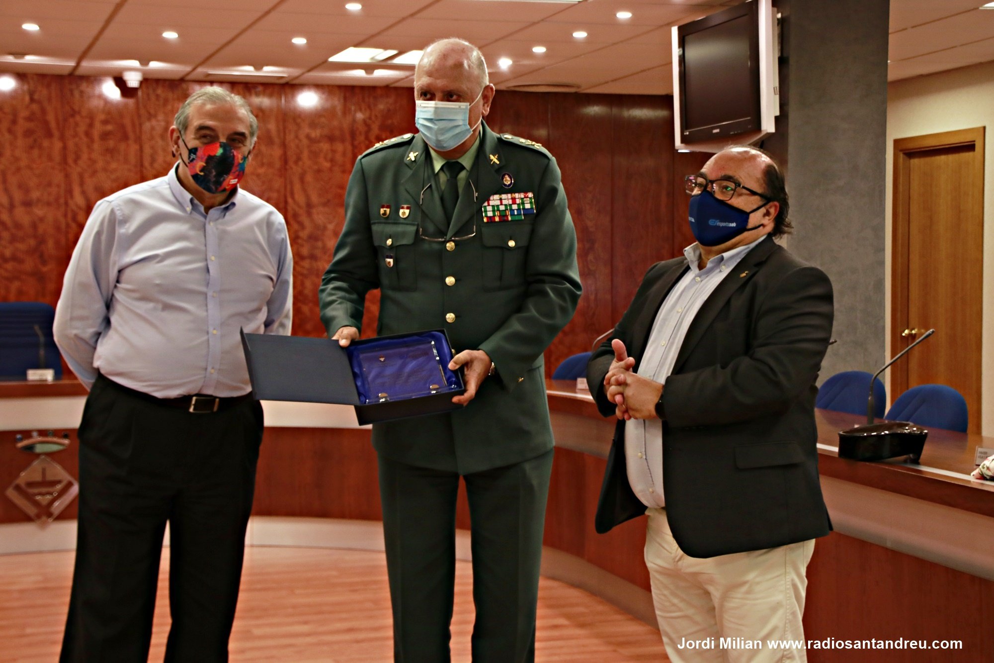 Condecoran al jefe de la Guardia Civil que vinculó independentismo y "horror"