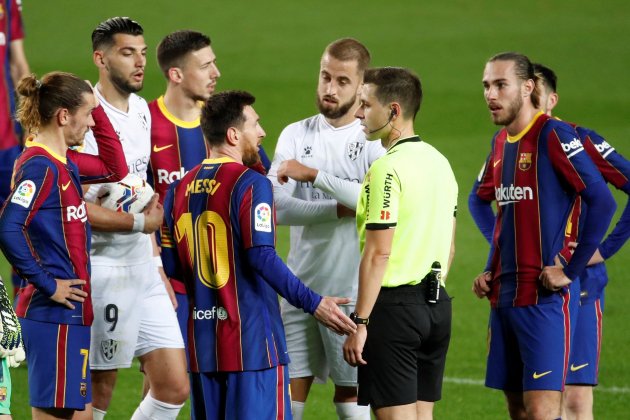 Barça Huesca Penalti Cordero Vega EFE