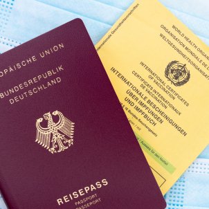 pasaporte vacuna alemania certificado unsplash pasaporte vacuna alemania certificado unsplash