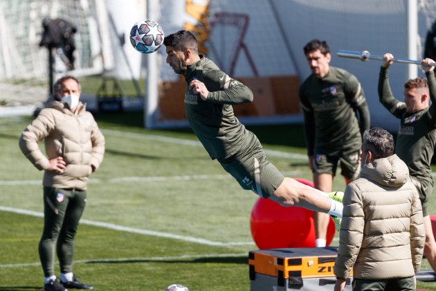 Luis Suarez calentamiento Champions Atletico Madrid Europa Press