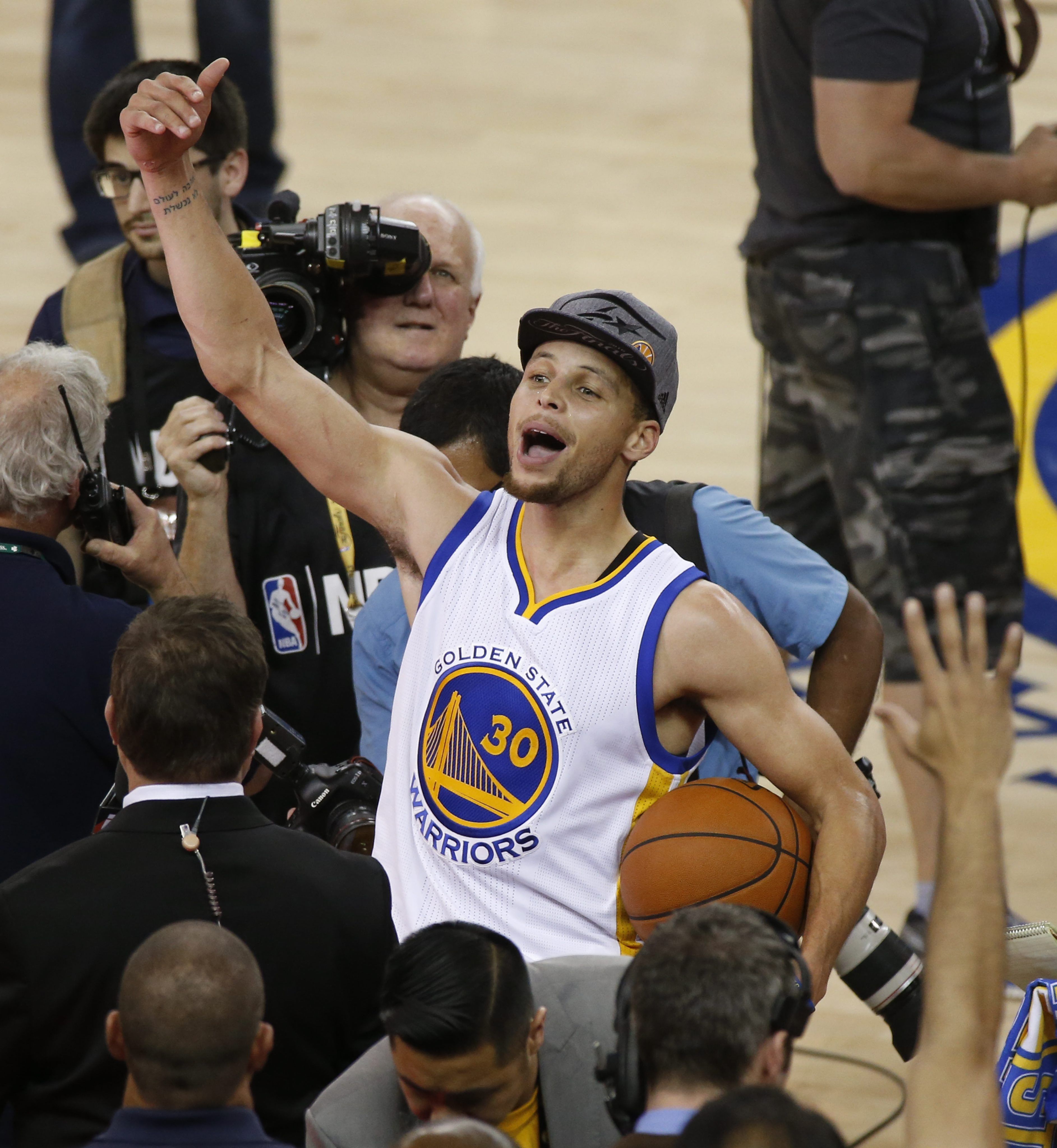 Curry firma el mejor contrato de la historia de la NBA