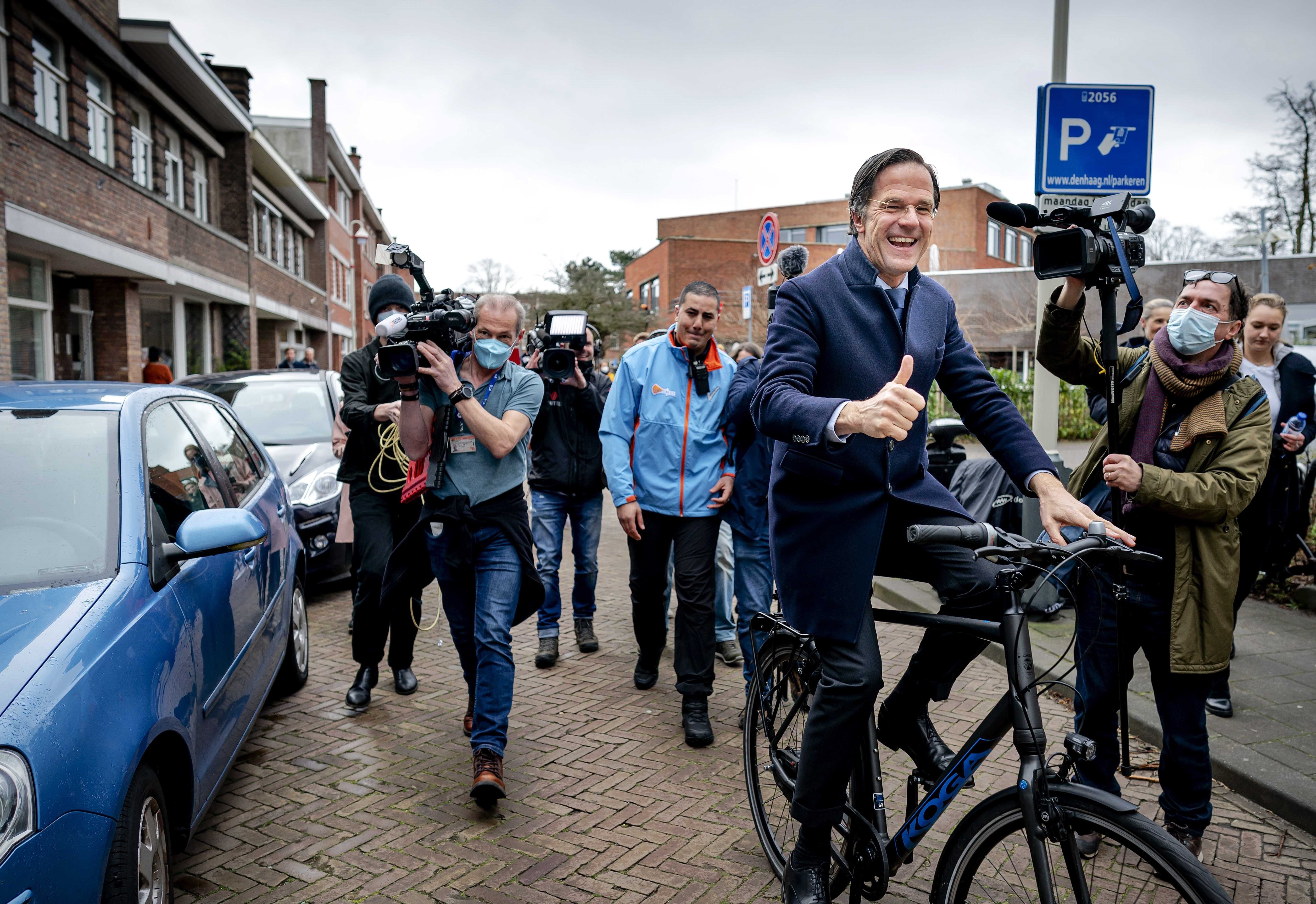 El abanderado de los países frugales gana en los Países Bajos, bajan los ultras