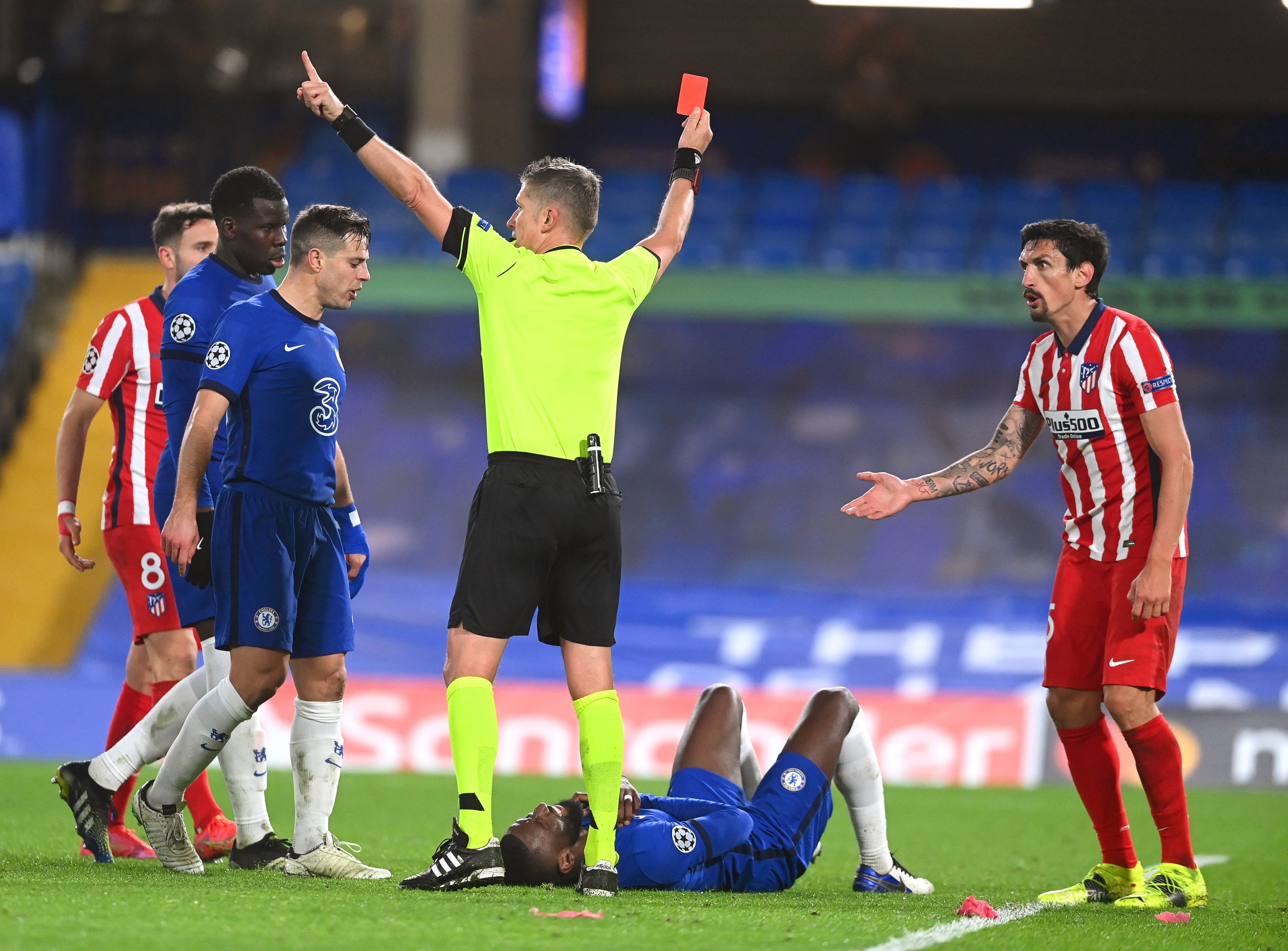 El Atlético vuelve a perder contra el Chelsea (2-0) y se despide de la Champions