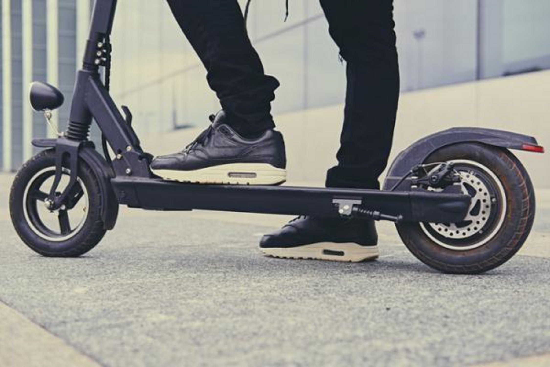 Llegan los patinetes el ctricos de Lidl compiten con Xiaomi al