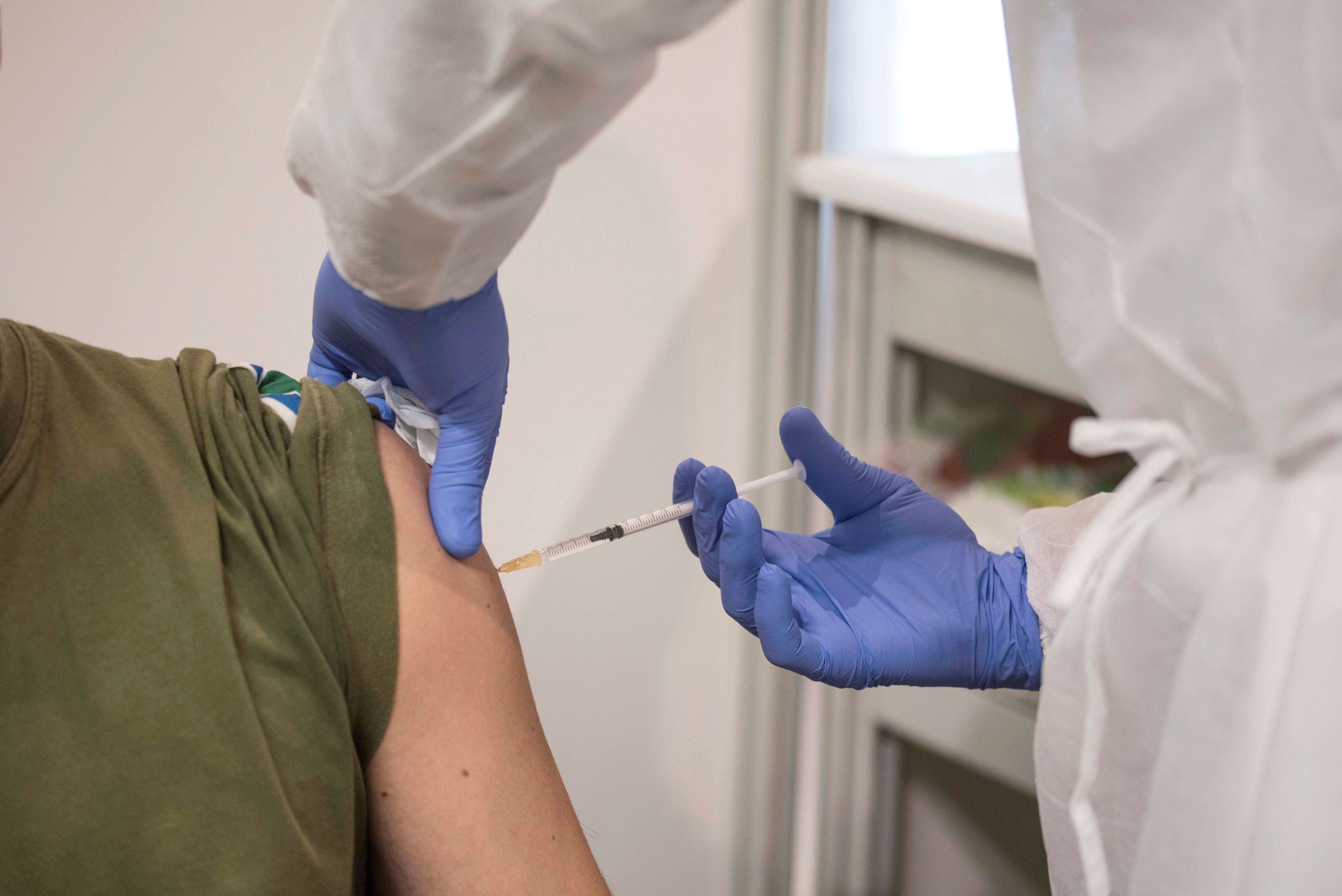 El 1,6% de los alérgicos reacciona a las vacunas anti-Covid, según un estudio