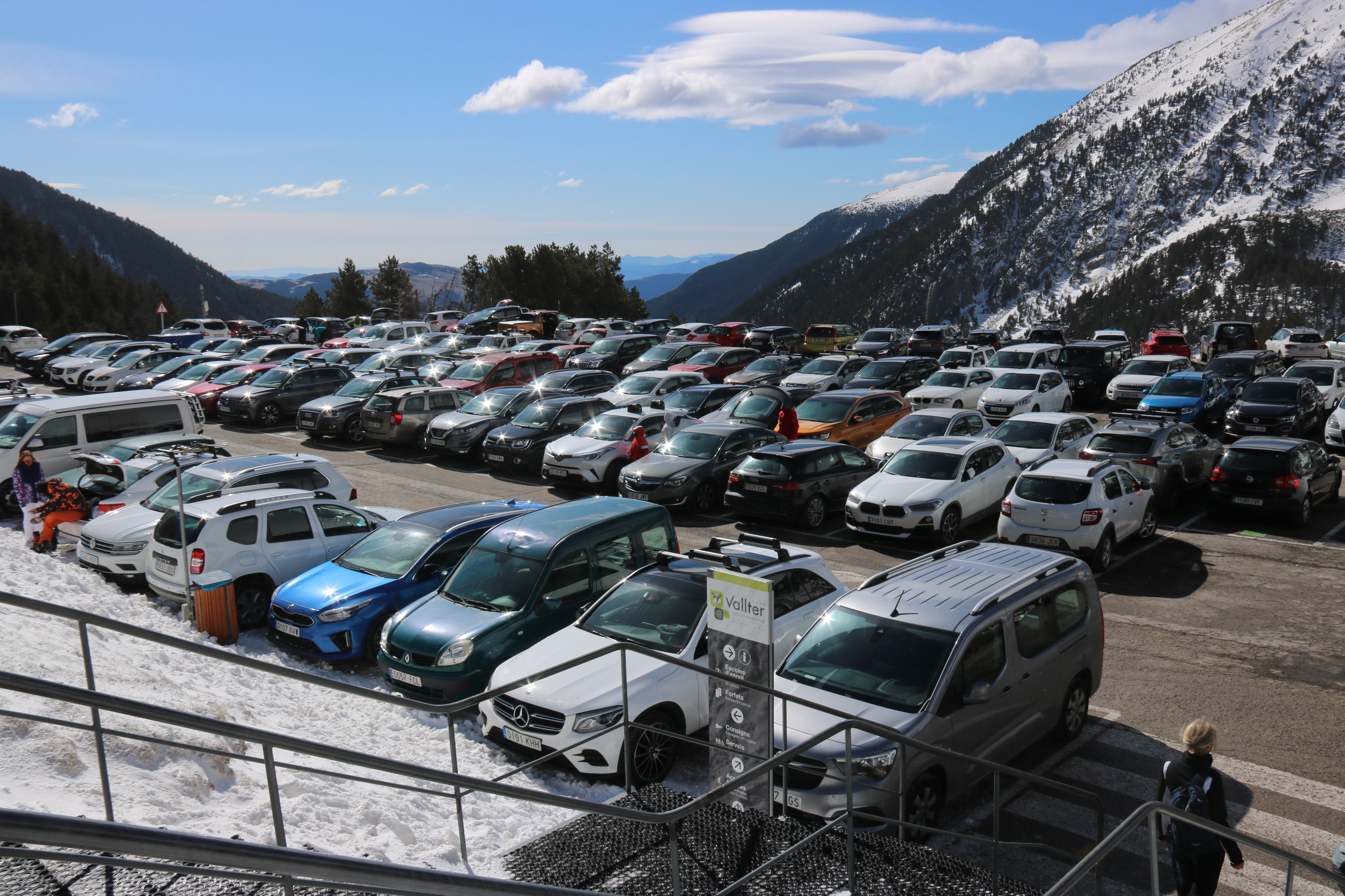 parquing Vallter2000 en el primer fin de semana se permite movilidad comarcal / ACN