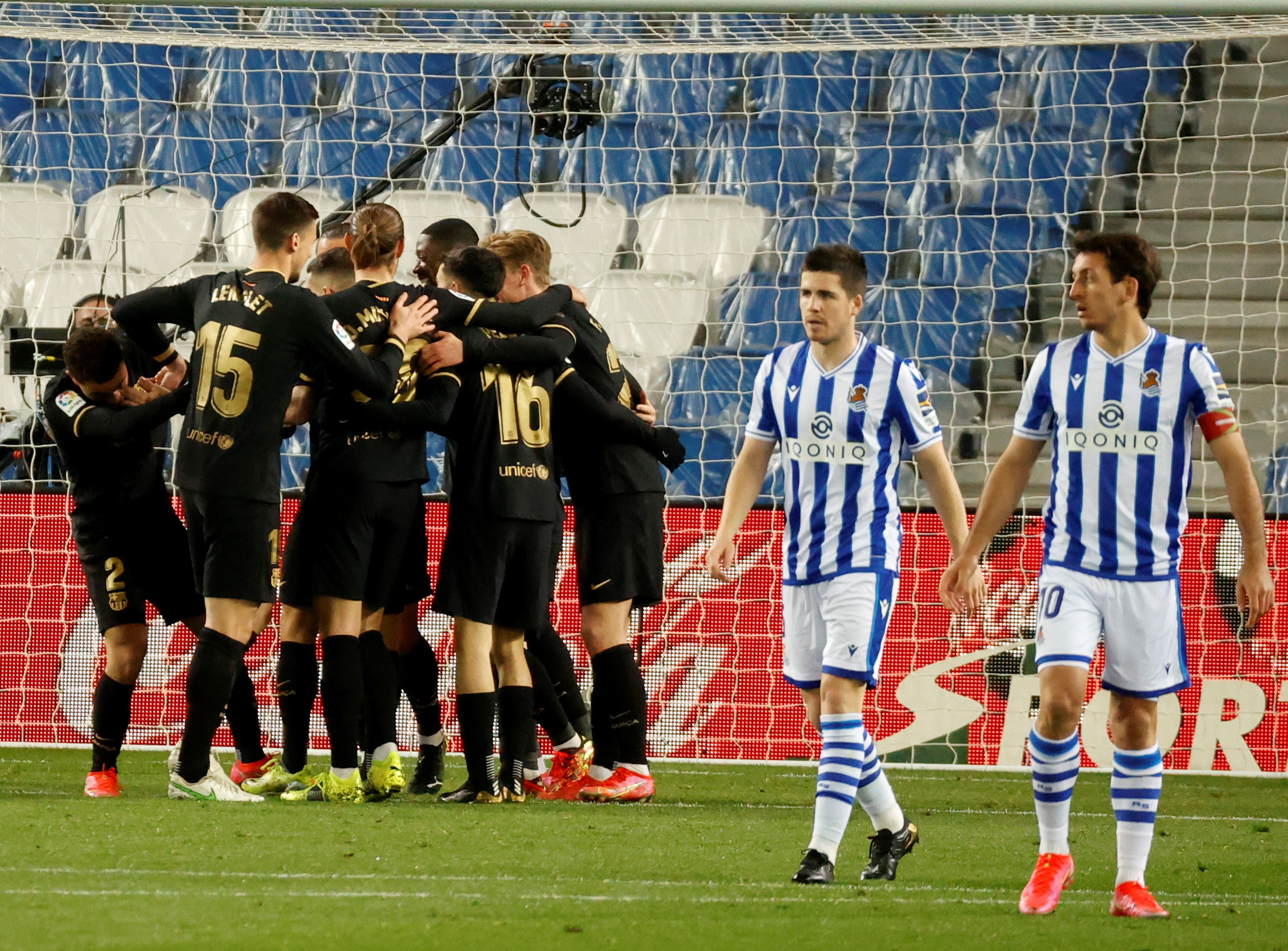 El Barça fulmina a la Real Sociedad y no se rinde en la Liga (1-6)