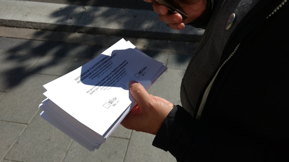 Multen un militant de la CUP a Tarragona per repartir propaganda del referèndum