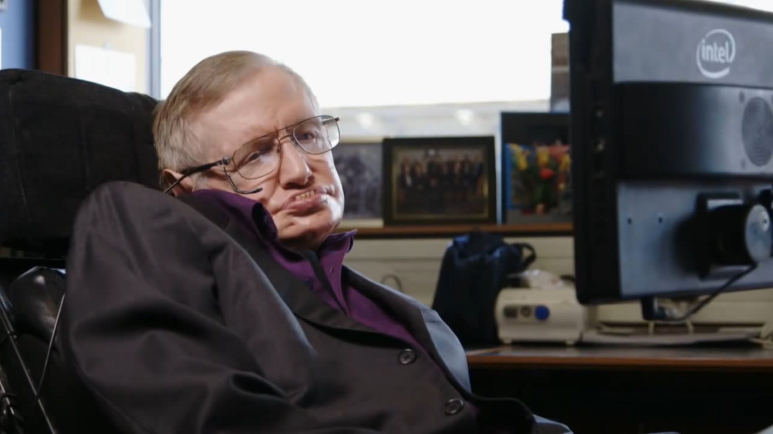 Stephen Hawking assegura que ni ell pot explicar la popularitat de Trump
