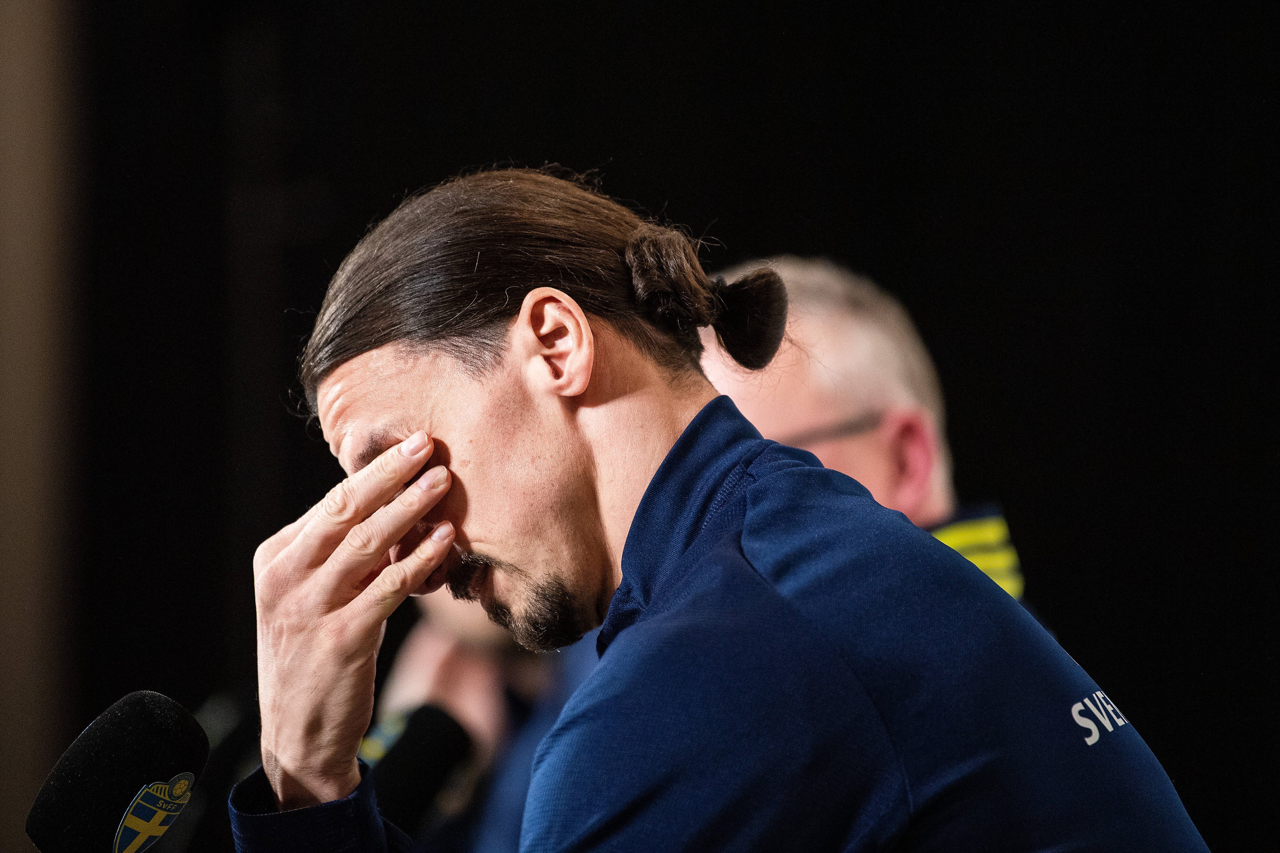 Ibrahimovic arrenca a plorar a la roda de premsa de Suècia