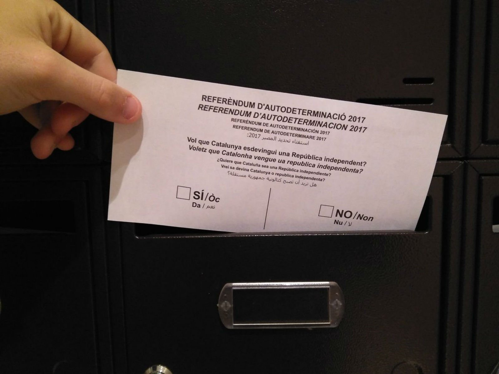 Retiren la multa al cupaire que va repartir propaganda del referèndum
