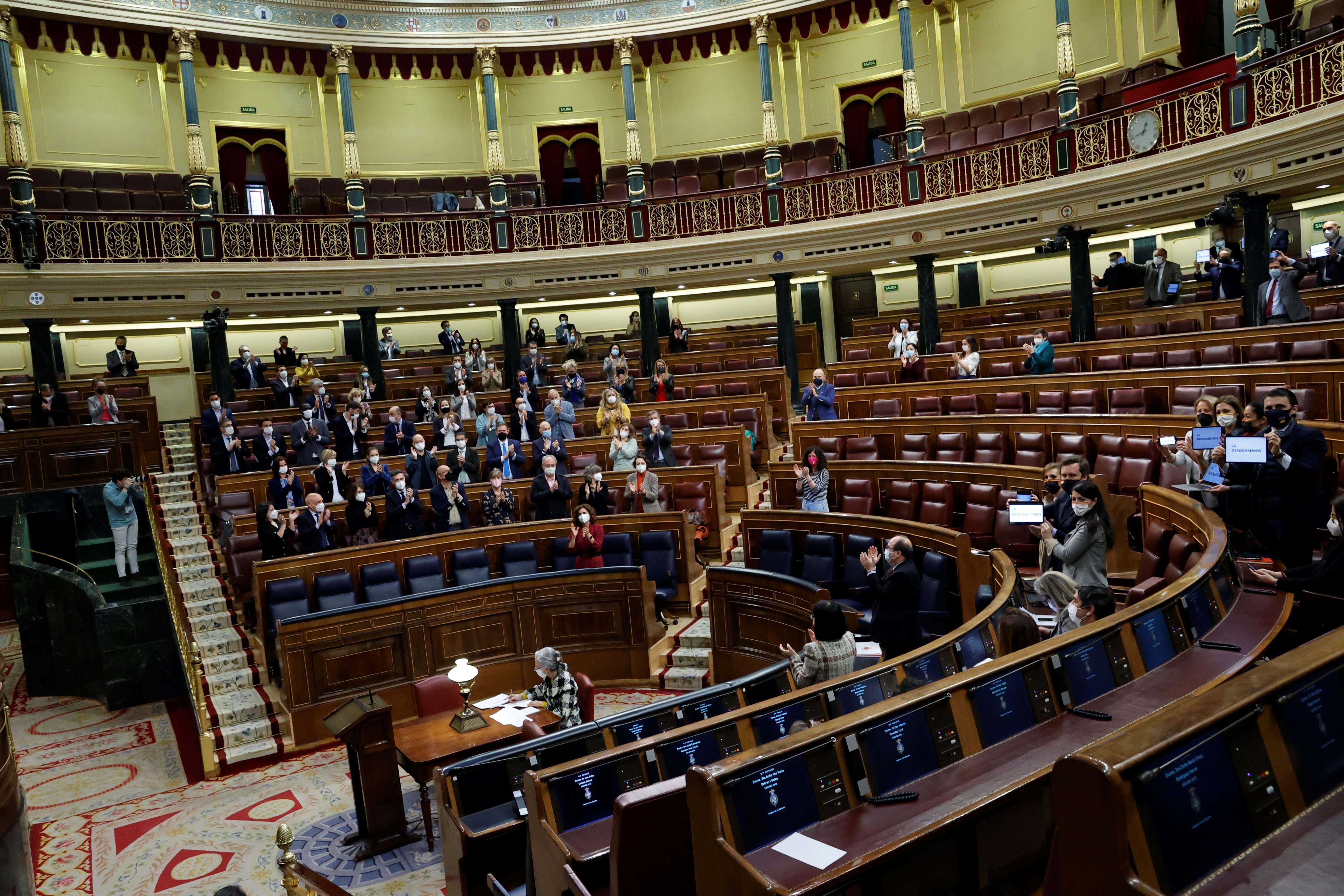 La sisena onada de la covid arriba al Congrés: mig centenar de diputats, confinats