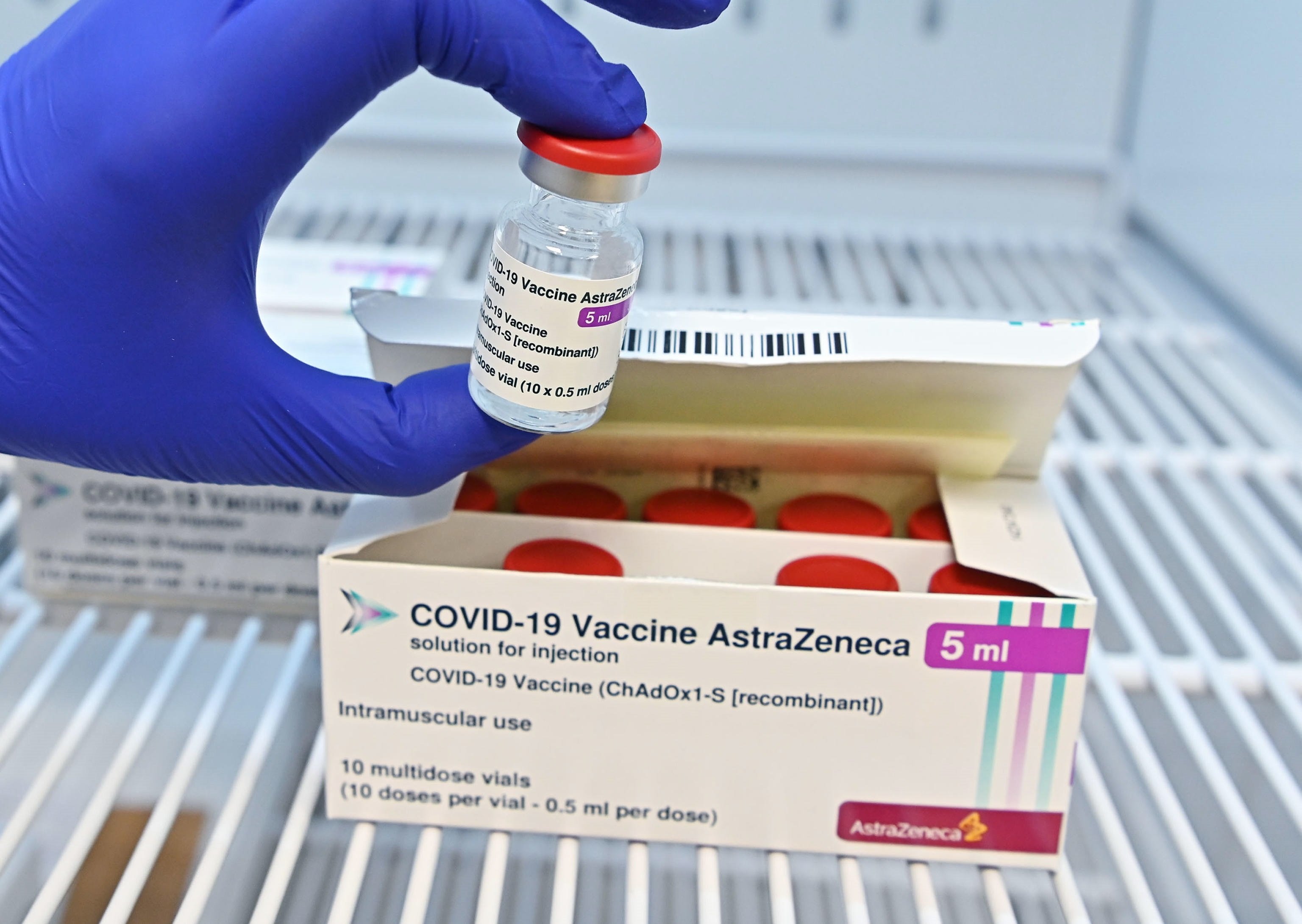 AstraZeneca niega que las vacunas encontradas en Italia sean para el Reino Unido