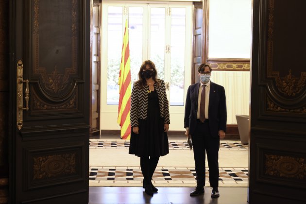 Laura Borràs y Salvador Illa reunión investidura Sergi Alcàzar