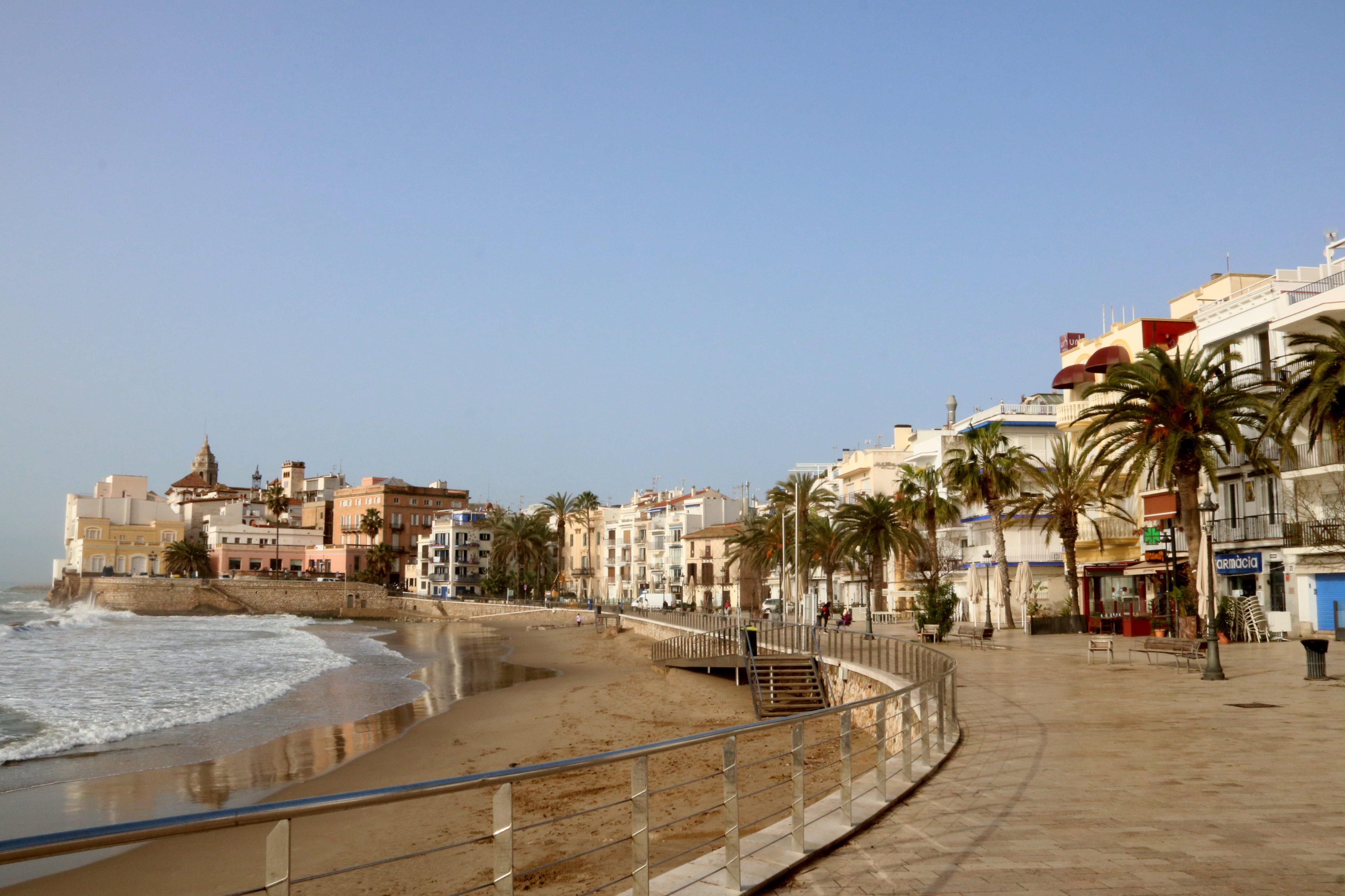 Los alojamientos de la costa de Barcelona afrontan una Semana Santa de mínimos