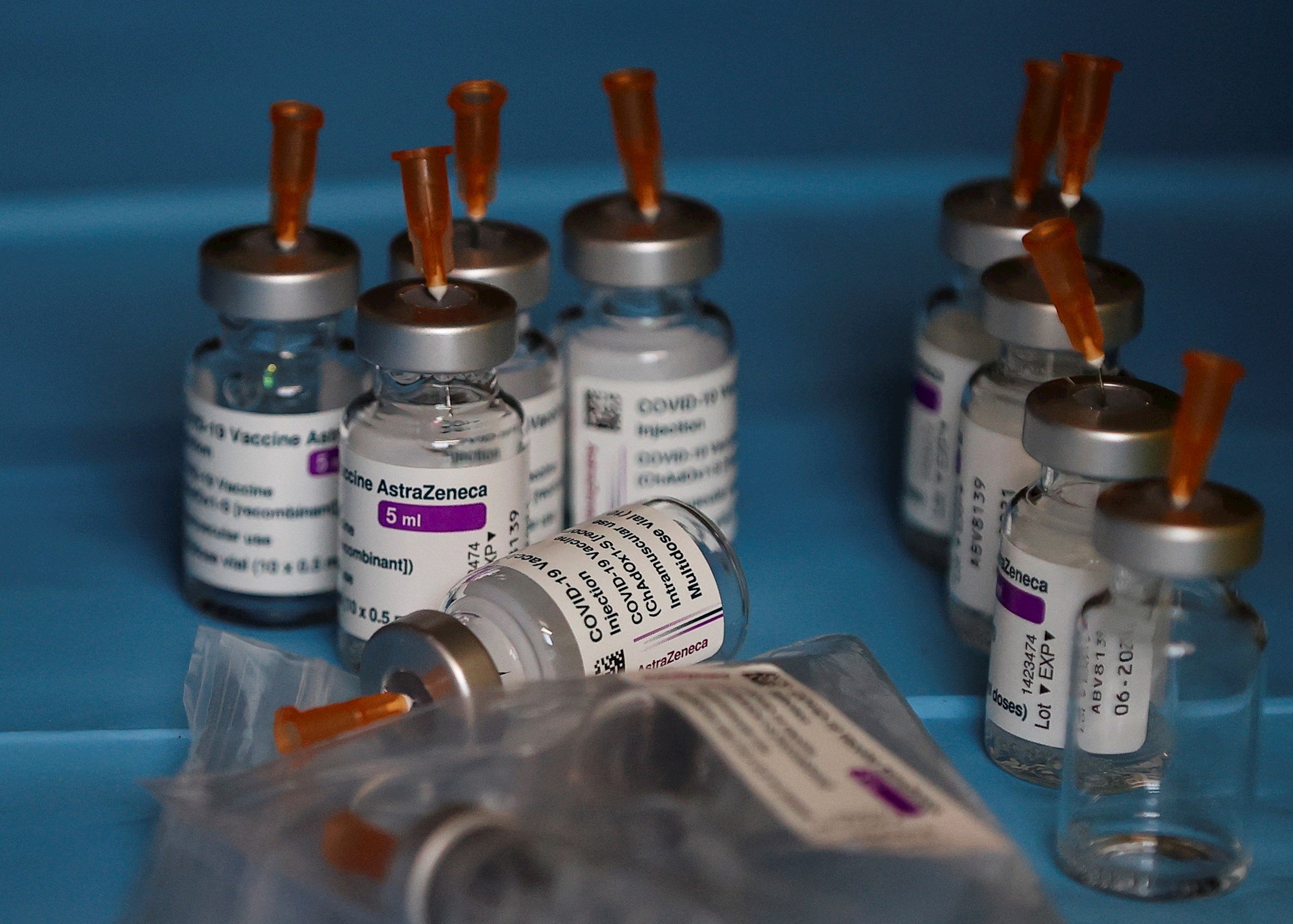 Expertos en trombosis defienden la seguridad de la vacuna de AstraZeneca
