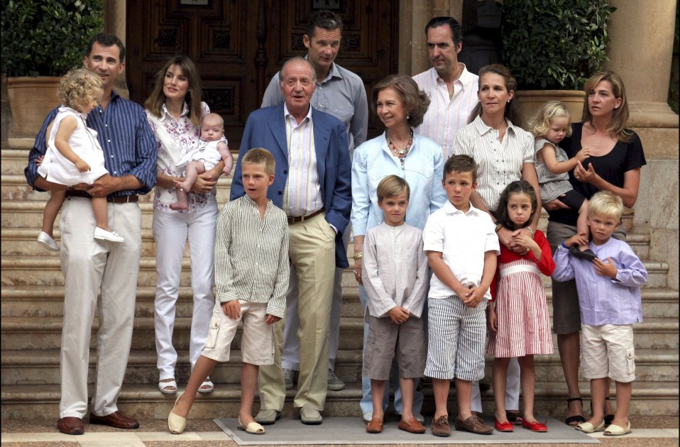 LETIZIA Y LA EDUCACION DE UNA FUTURA REINA DE ESPAÑA Familia%20reial%20al%20complet%20-%20gtres_11_958x630