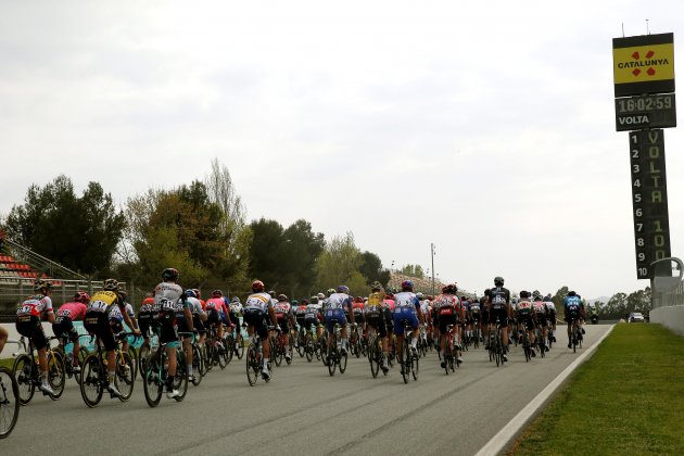 Peloton sexta etapa Volta Catalunya 2021 EFE