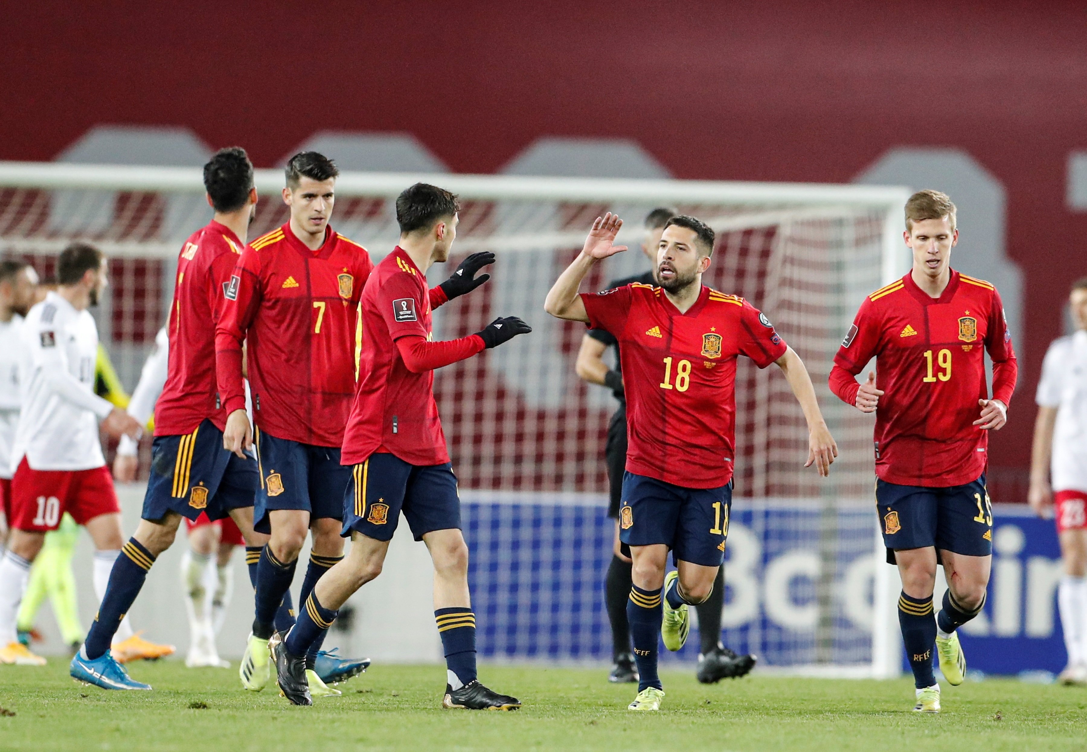 España salva los muebles contra Georgia en el descuento (1-2)