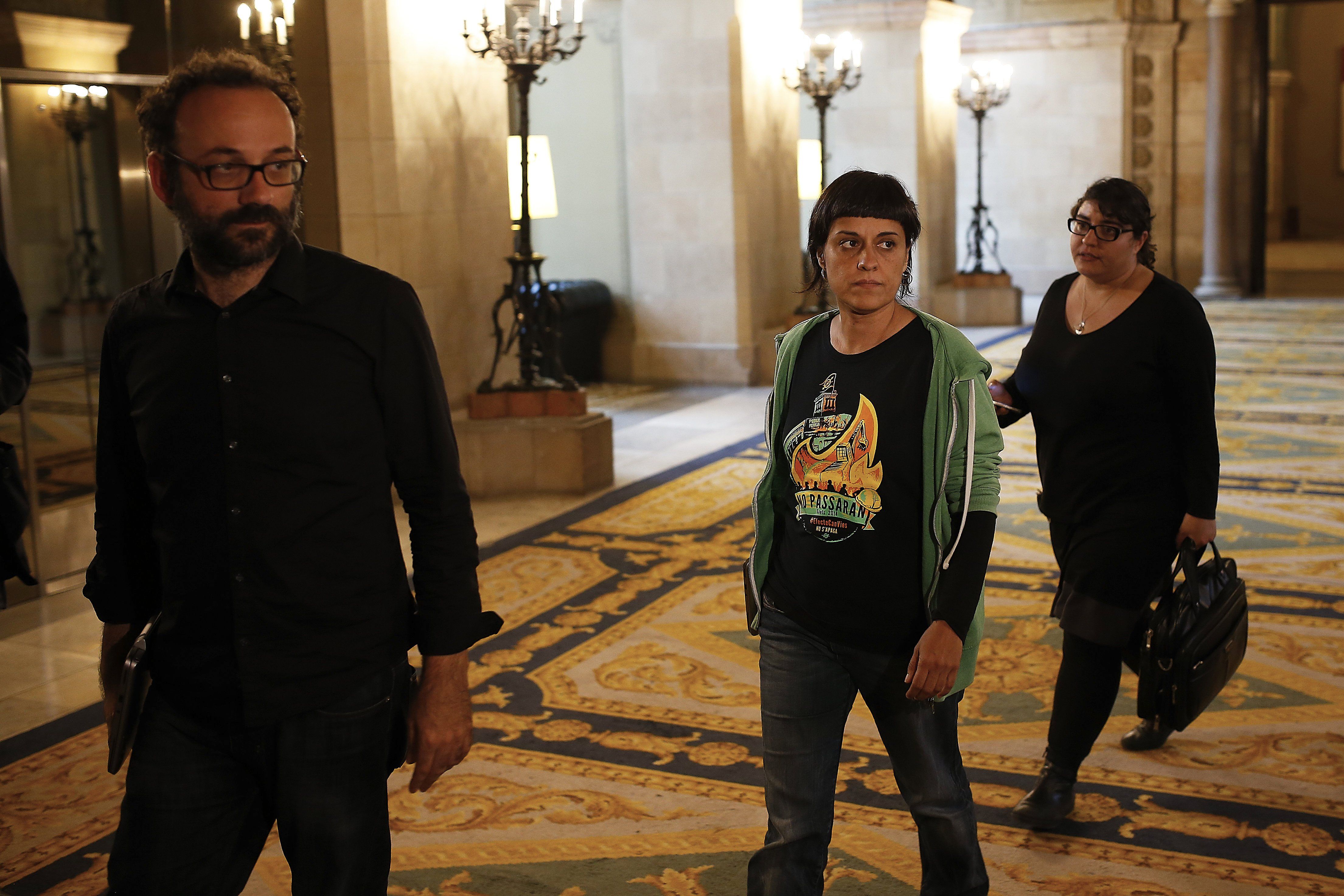 Salellas discrepa de Reguant: "Las fincas a okupar deben de estar abandonadas"