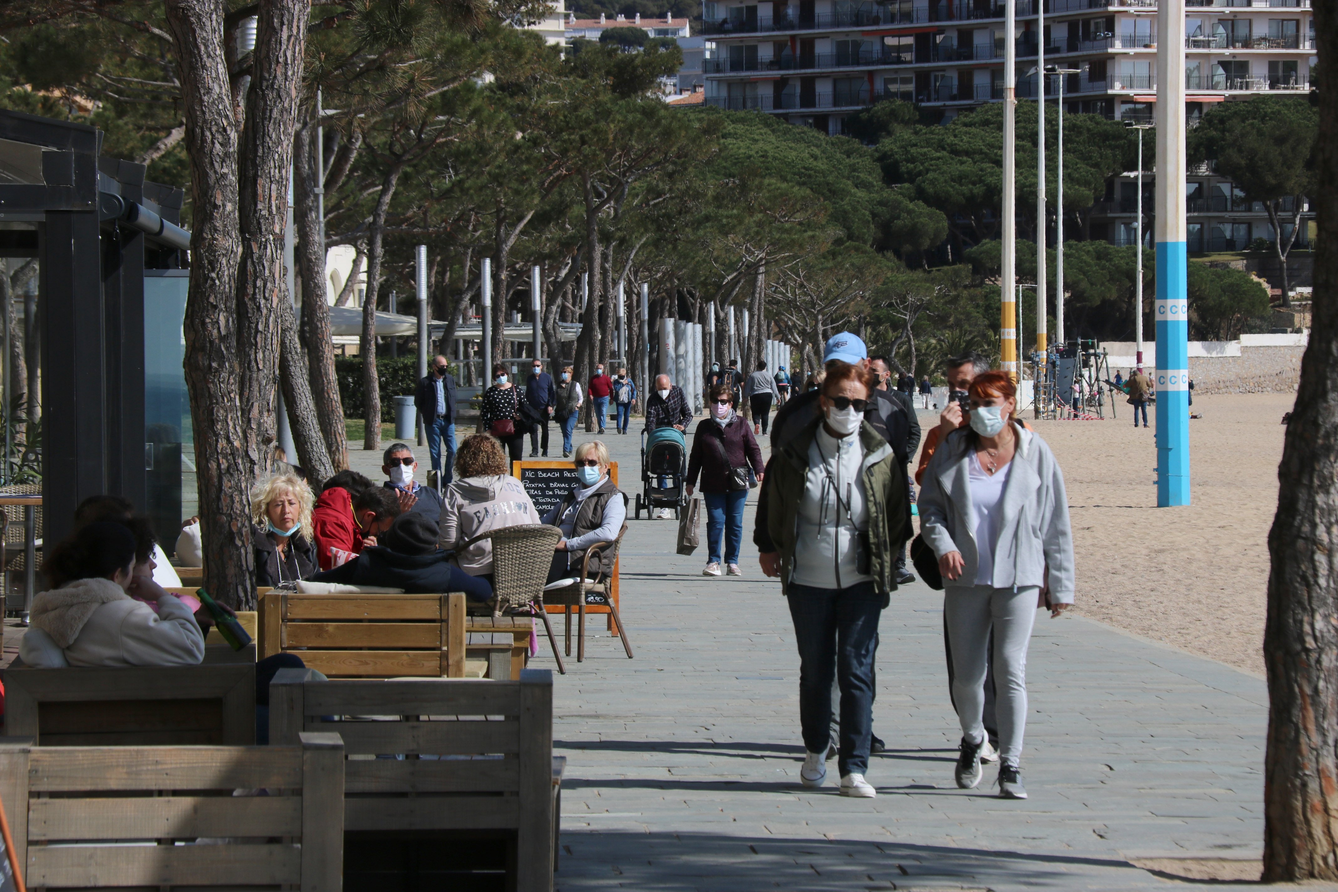 España vuelve a rozar la franja "de alto riesgo" de contagio de Covid