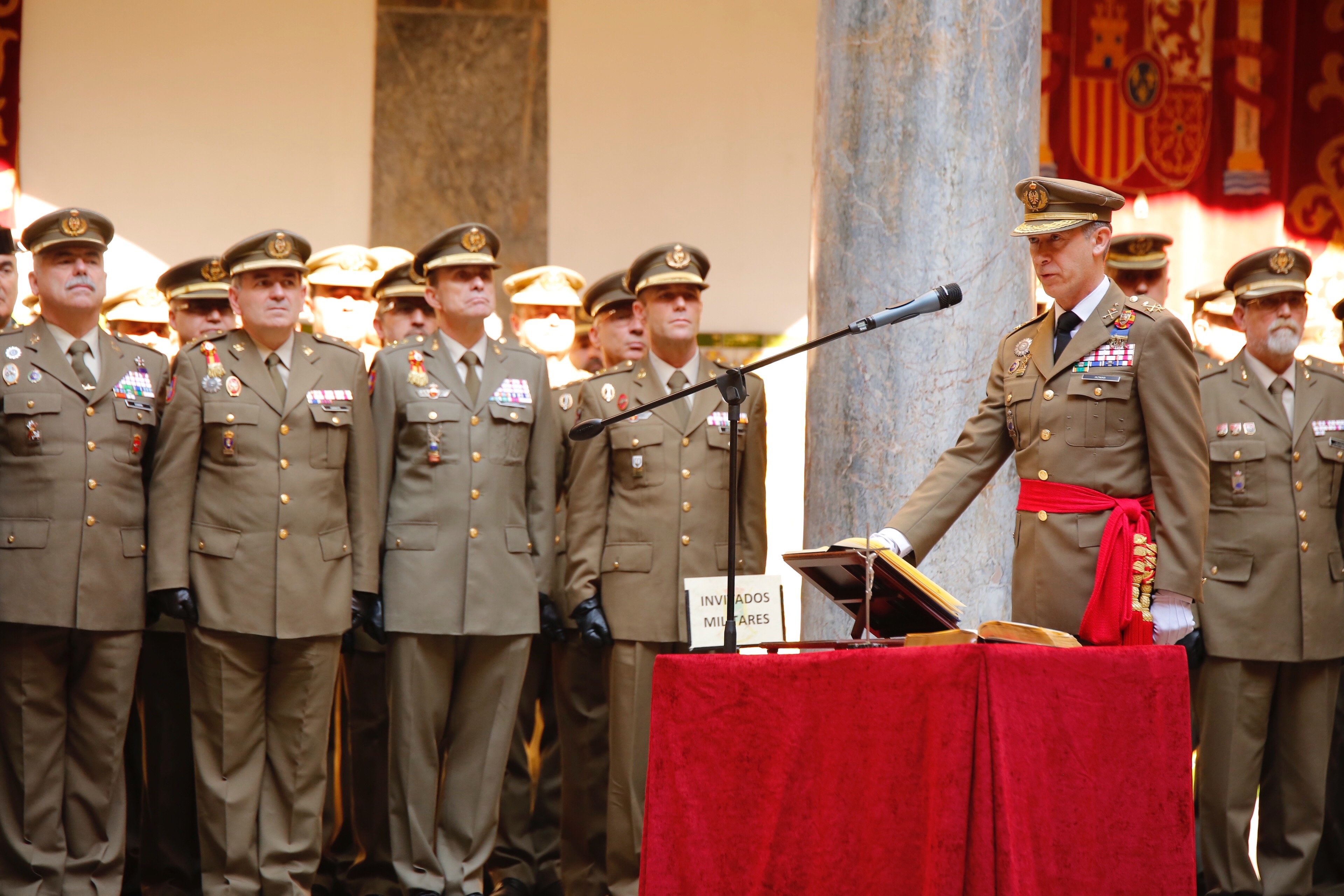 Govern y Ayuntamiento, ausentes de la toma de posesión del nuevo jefe militar de Catalunya