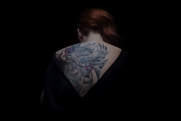 Rocío Carrasco tatuaje espalda negro Telecinco