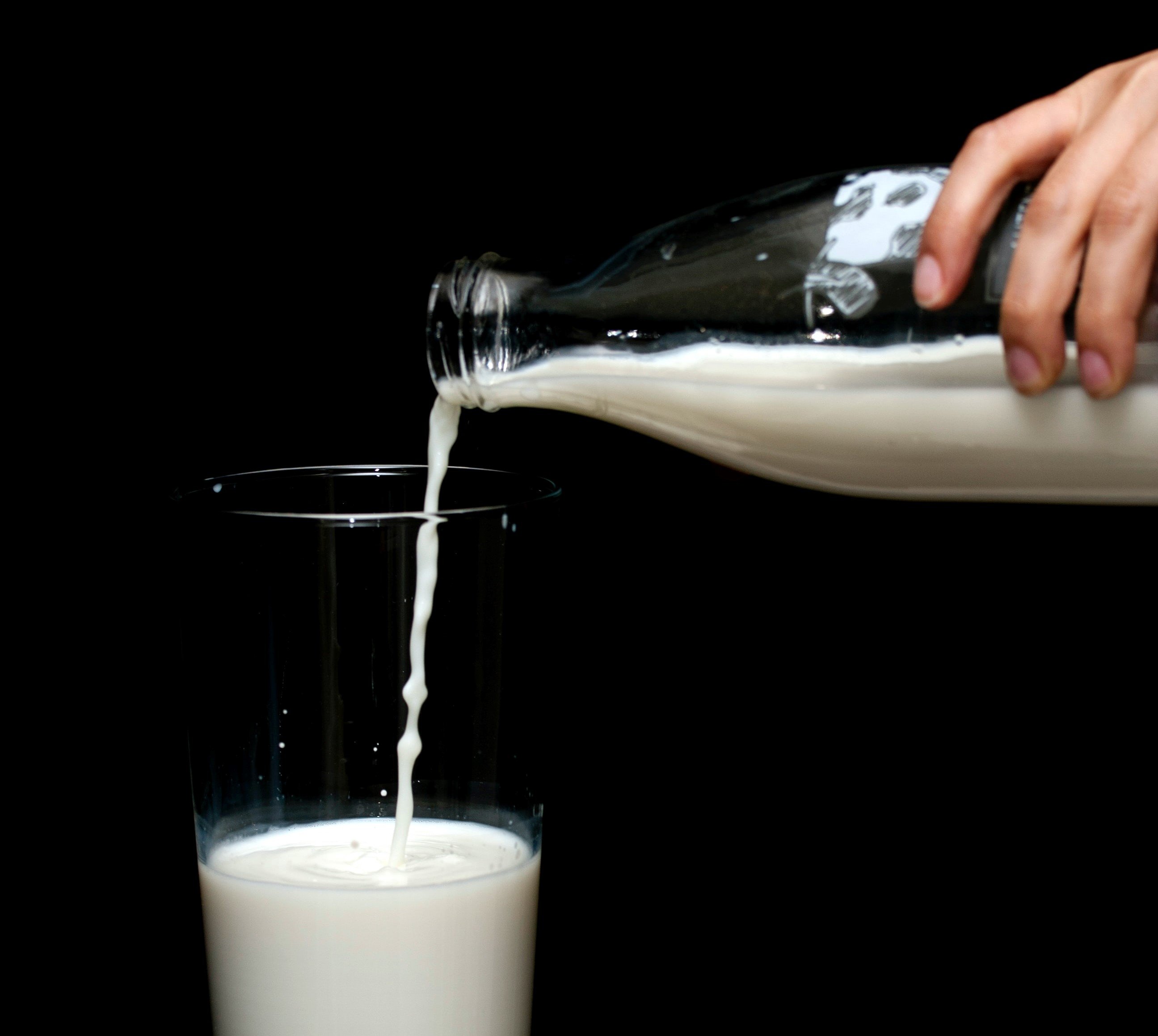 Una resolución de la CNMC, a punto de provocar una ruptura en el sector lácteo