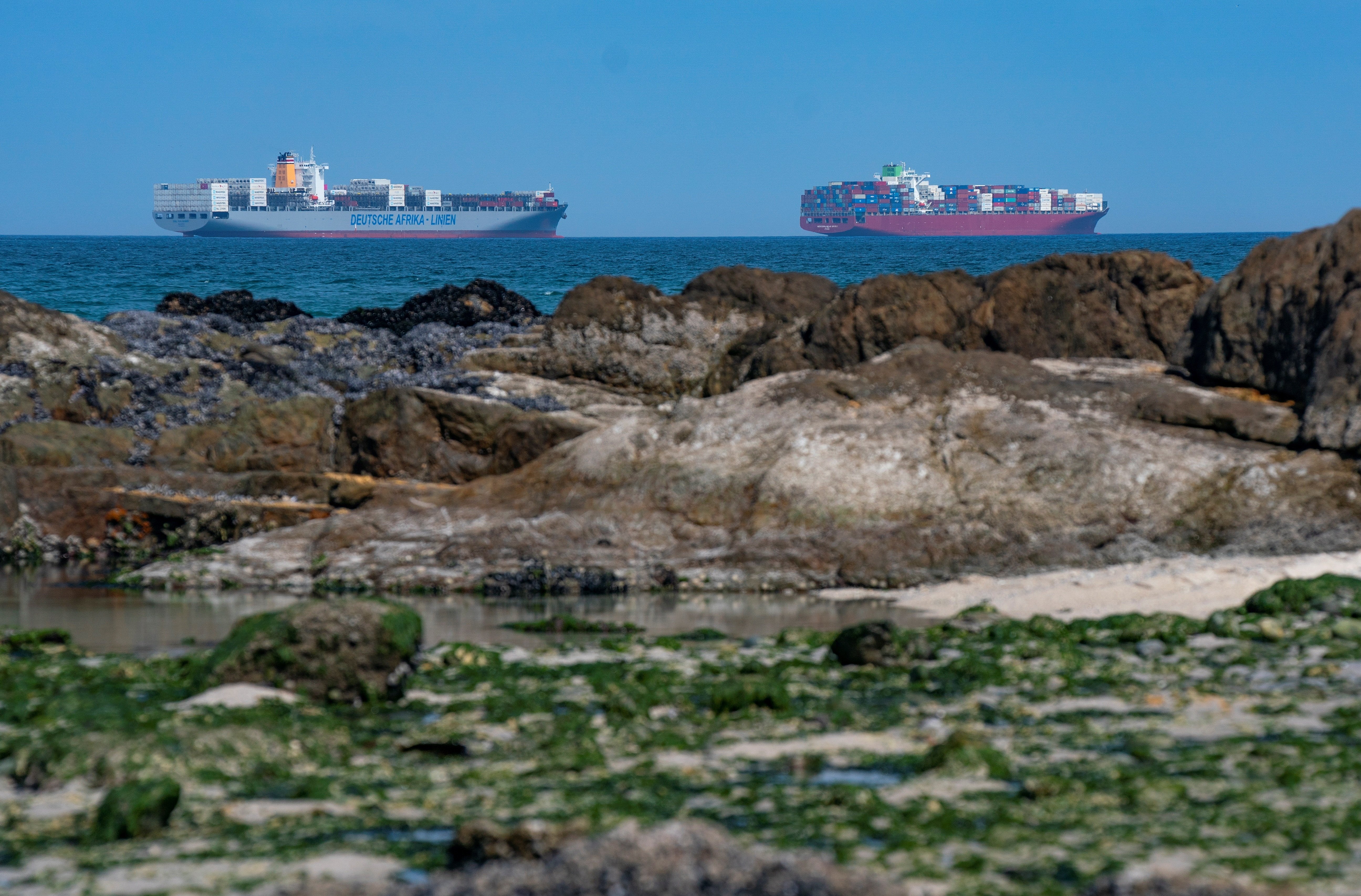 El puerto de Barcelona se prepara para el tráfico tras la reapertura de Suez
