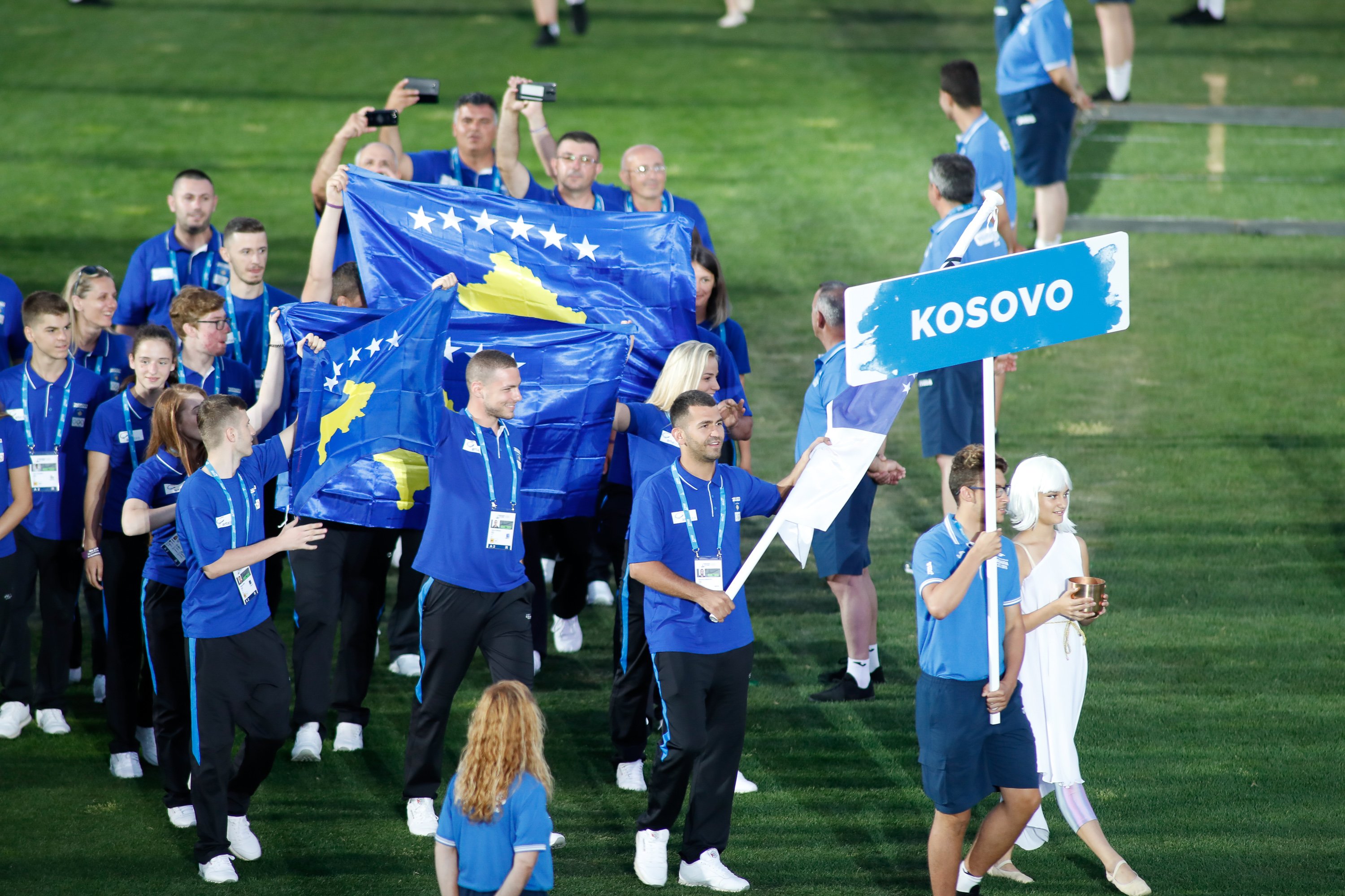 Kosovo vuelve la política a las portadas deportivas