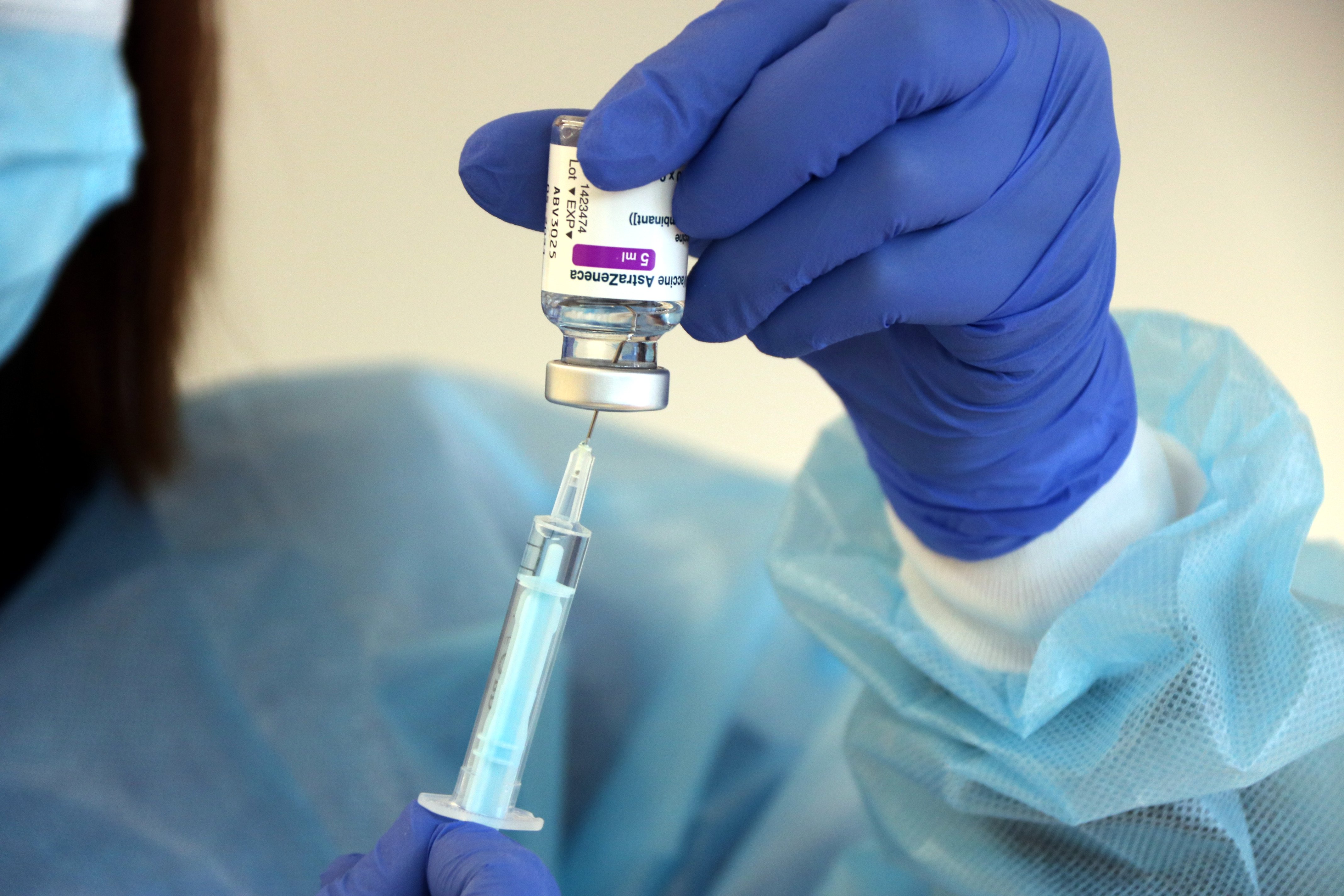 L'EMA confirma un "vincle" entre la vacuna d'AstraZeneca i els trombes