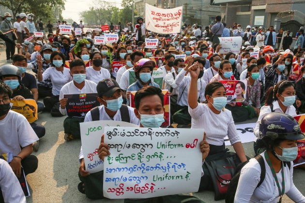 manifestacio protesta cop d'estat militar birmania mandalay efe