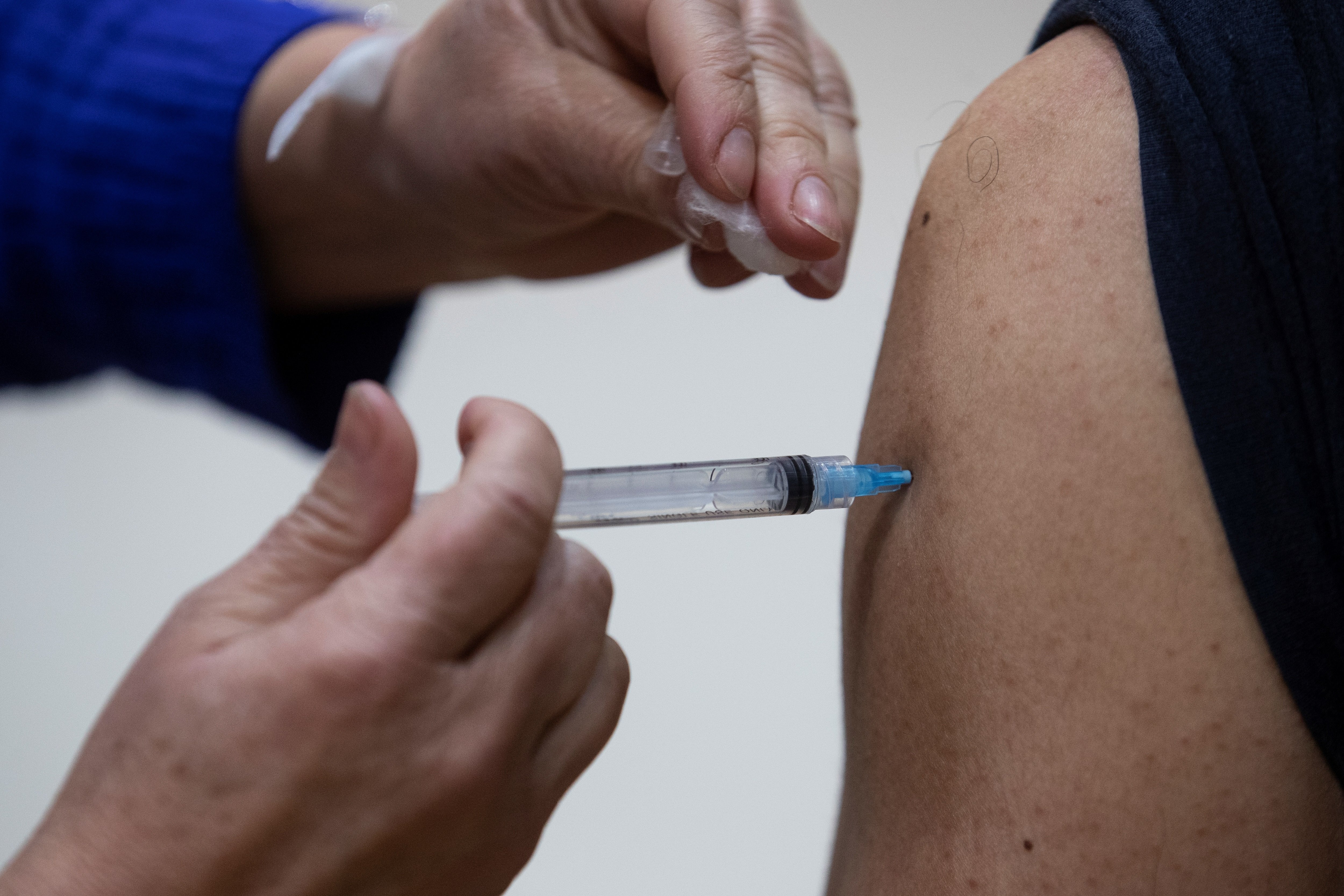 La vacuna de Pfizer protege seis meses, también de las nuevas variantes