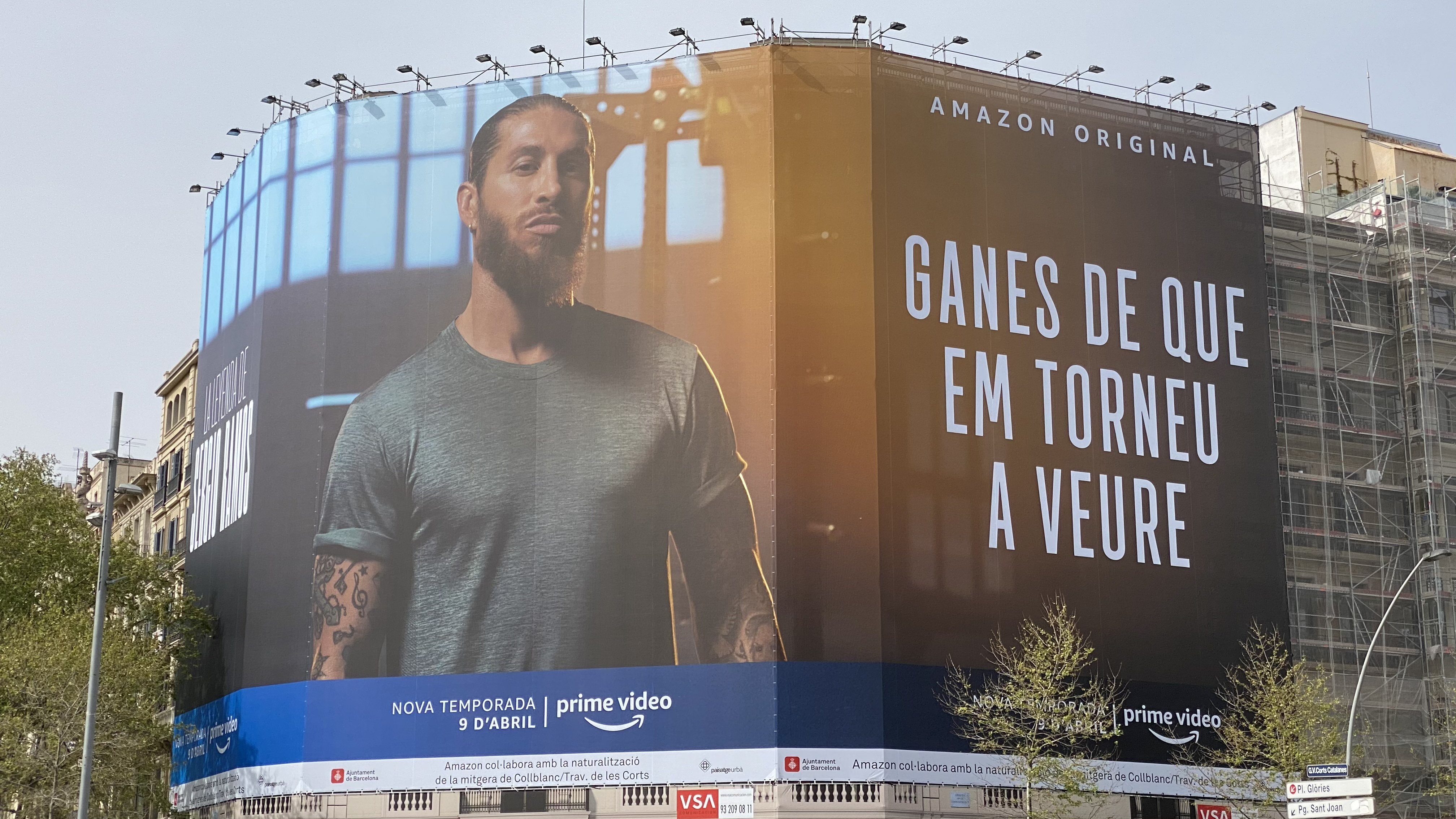 Ramos responde a Laporta: pancarta en Barcelona, pero con un error ortográfico