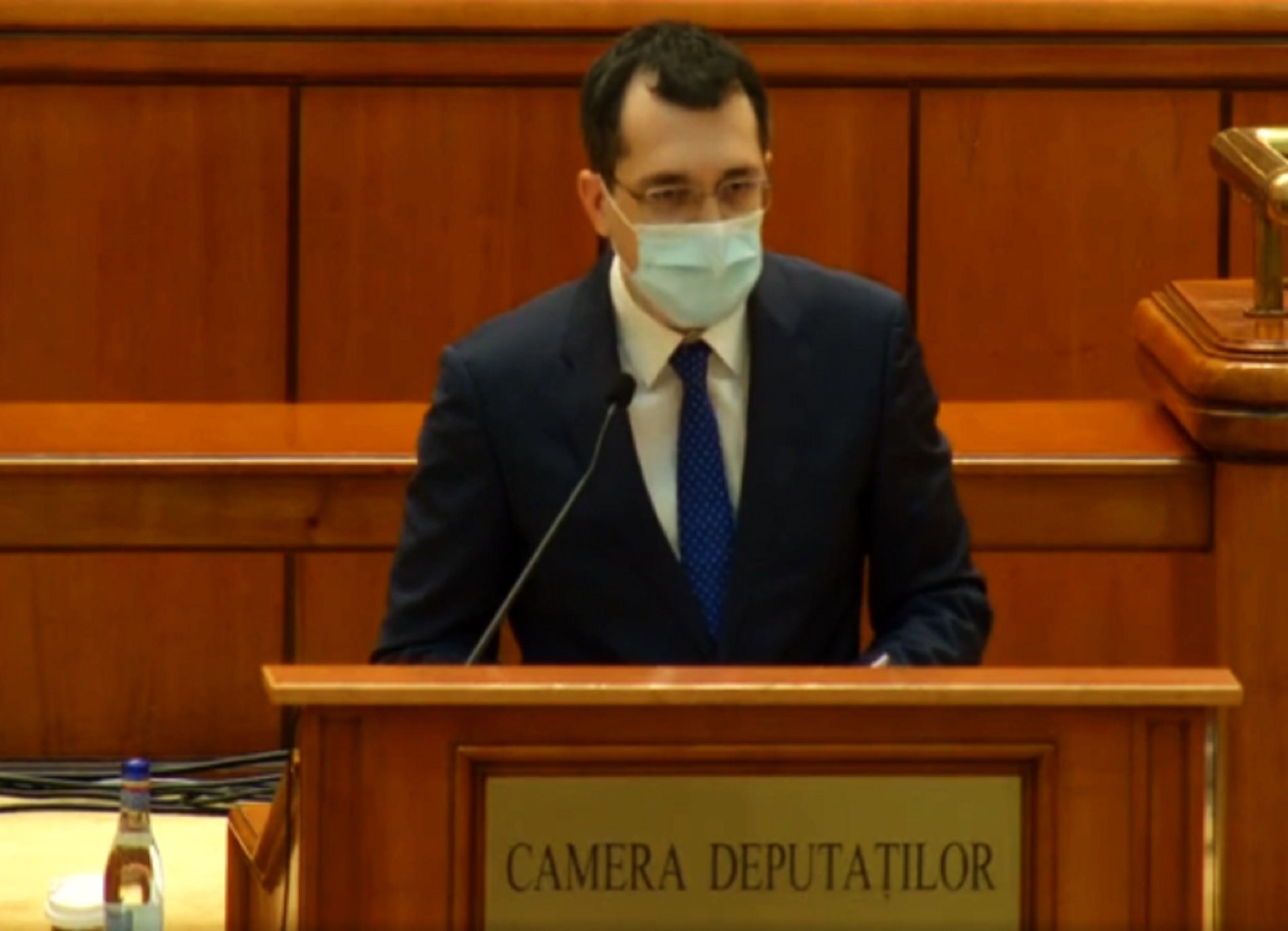 El ministre de Salut romanès, multat (de nou) per no portar mascareta
