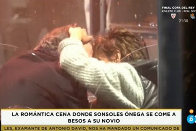 Sonsoles Ónega y novio beso 2 Telecinco