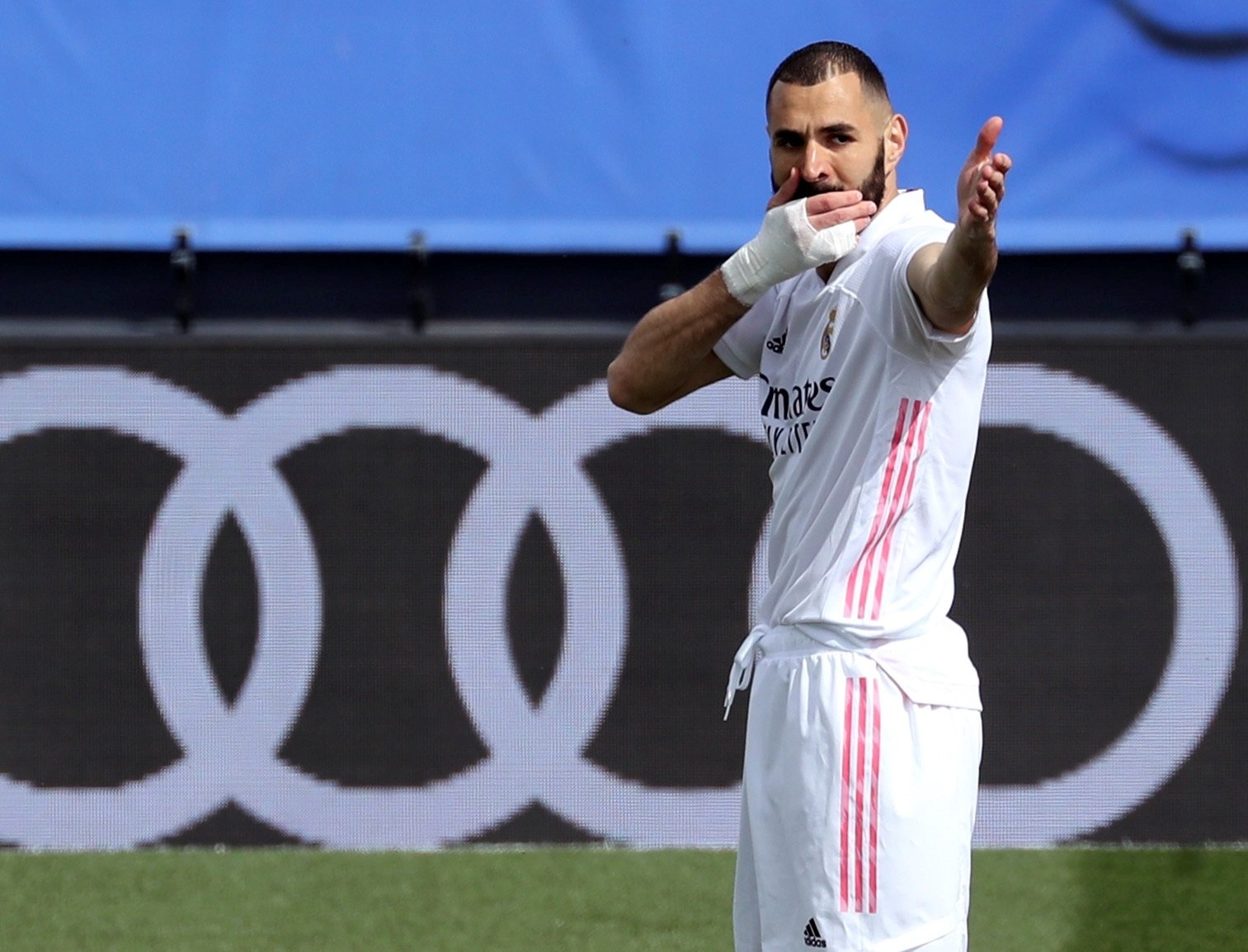 Benzema té un acord tancat amb l'equip al qual vol jugar quan acabi el contracte amb el Reial Madrid
