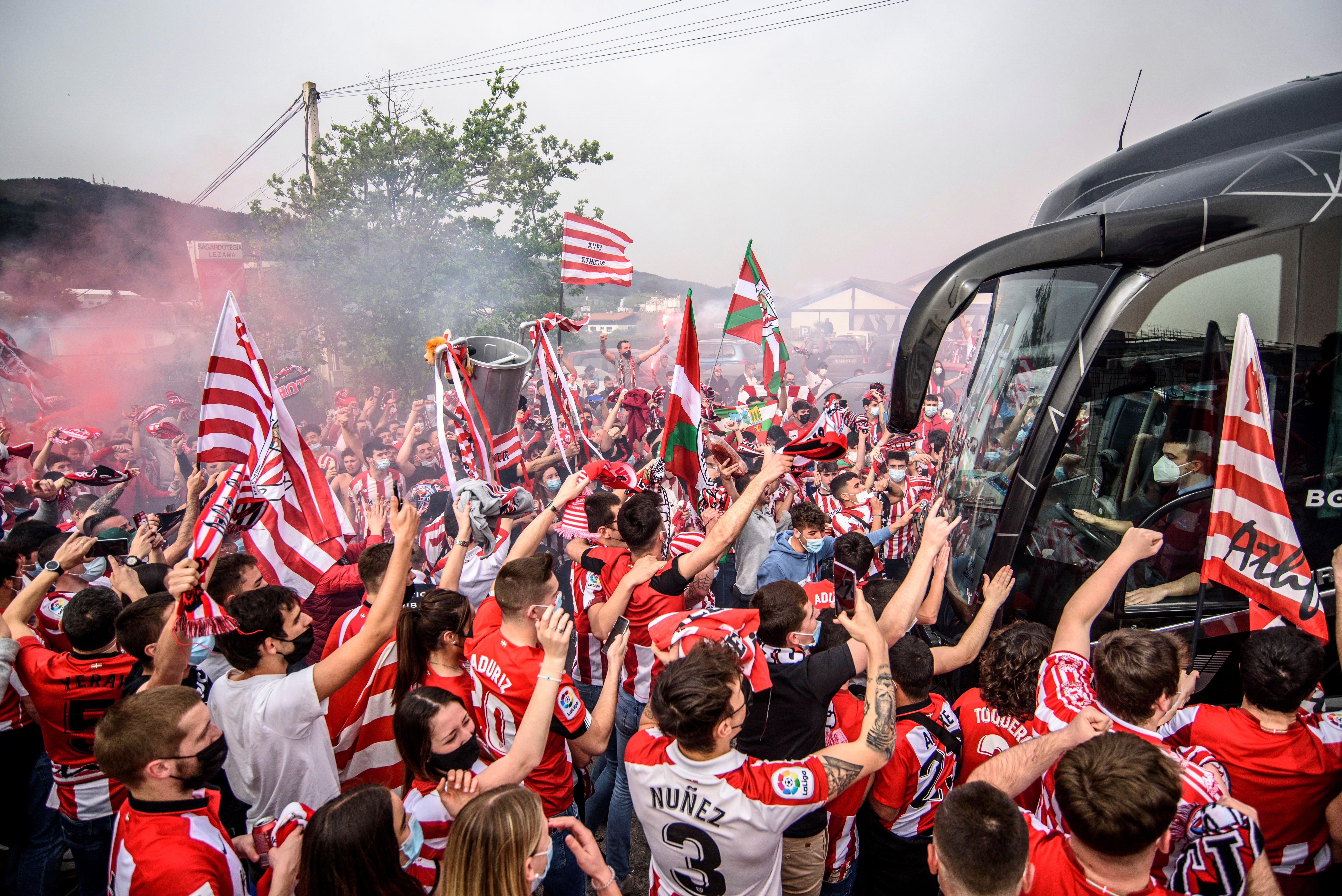 Disturbios en Bilbao con intervención de la Ertzaintza antes de la final de Copa