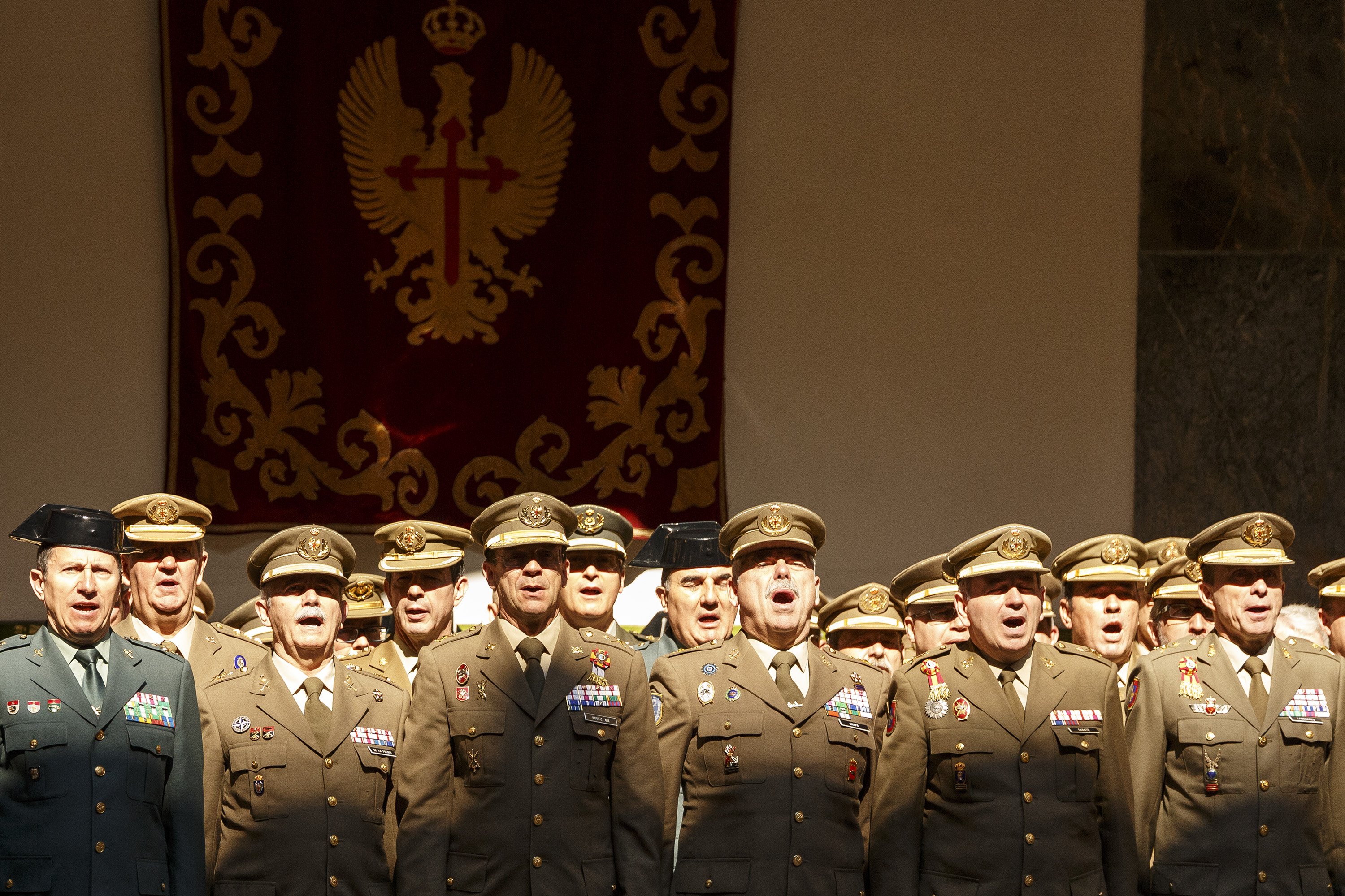 Los militares celebran el día de las Fuerzas Armadas en el Palau de la Música