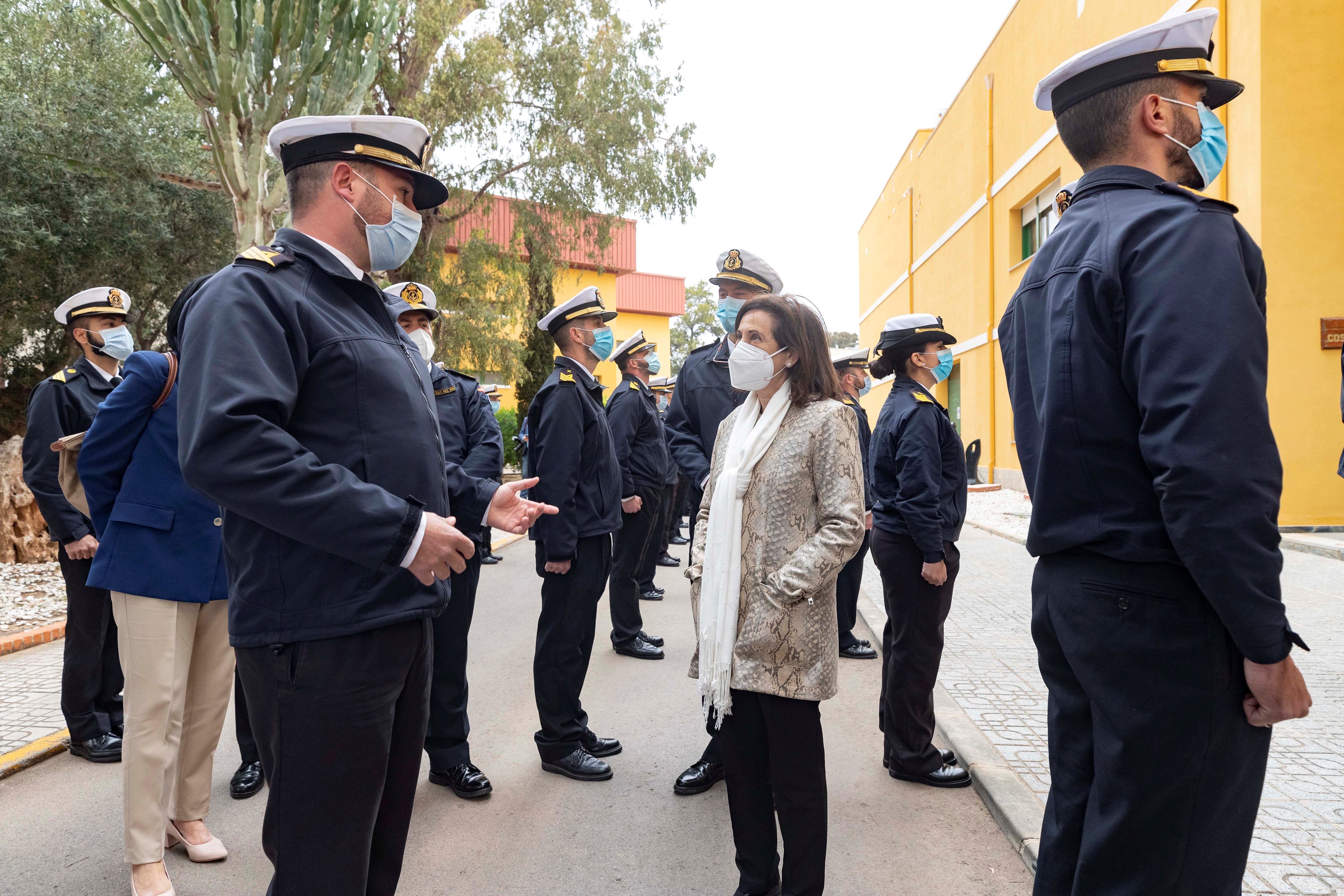 Robles canvia la vacuna d'AstraZeneca per la de Pfizer a bona part dels militars