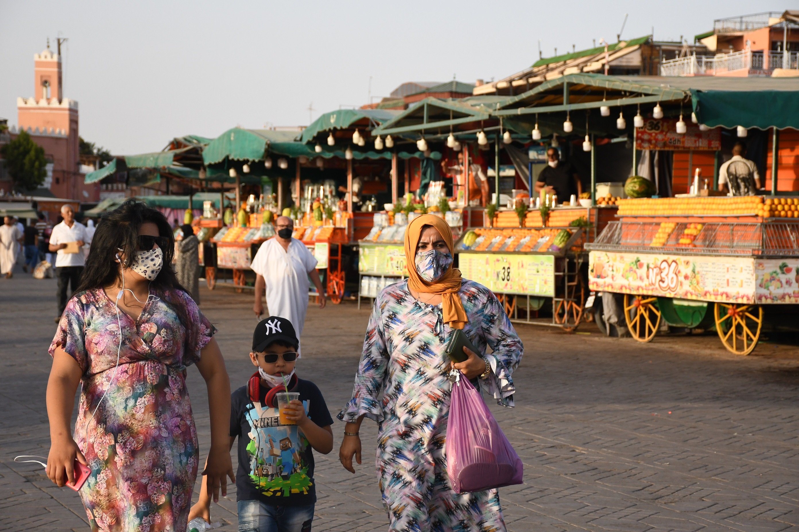 Mujeres mascarilla pasean marrakech /EuropaPress 