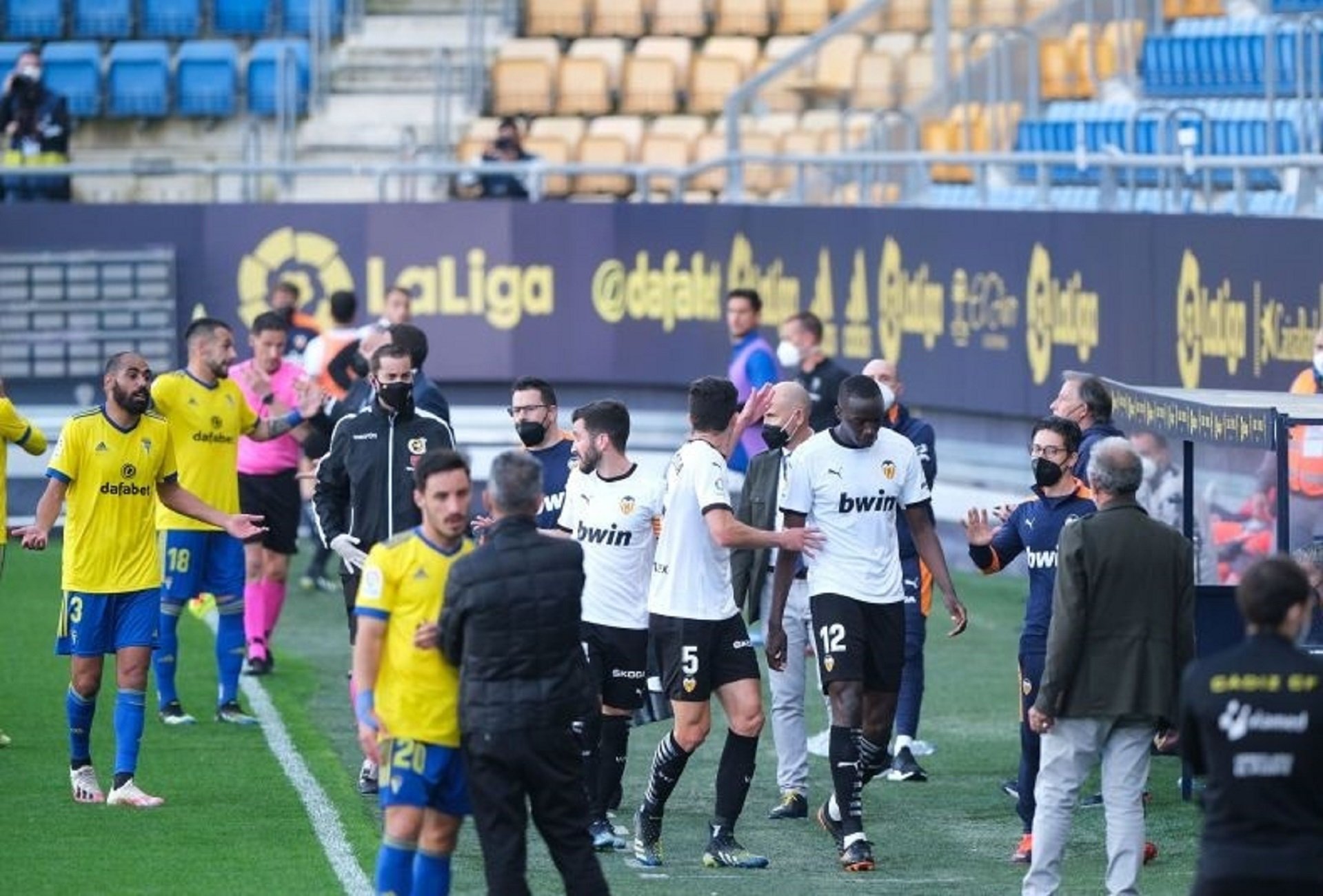 La Liga concluye que no hubo insultos racistas y el Valencia explota