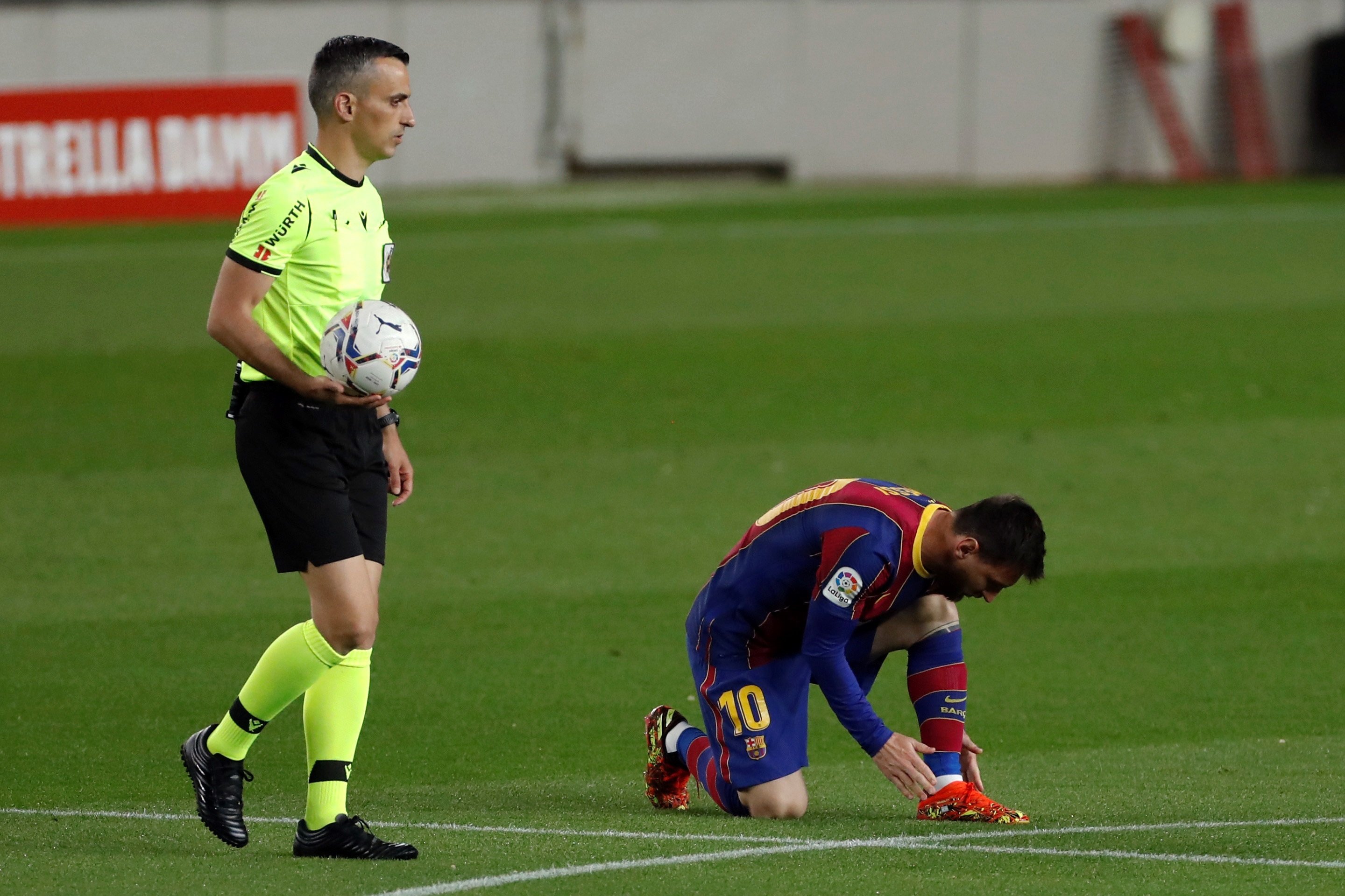 Messi, desesperado con el árbitro: "Tiene unas ganas de mostrarme la tarjeta..."