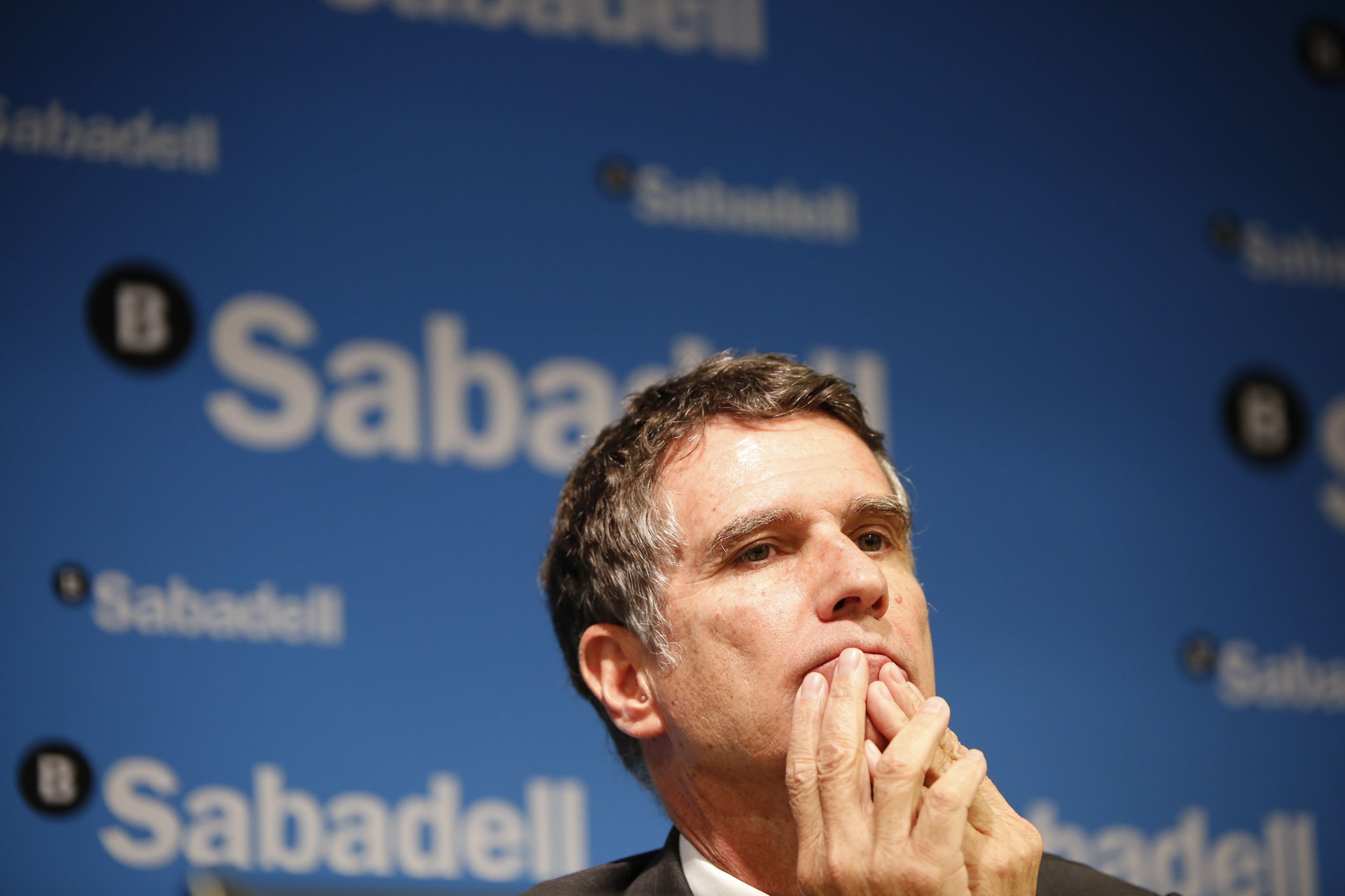 Guardiola ve oportuno esperar dos años para nuevas fusiones bancarias